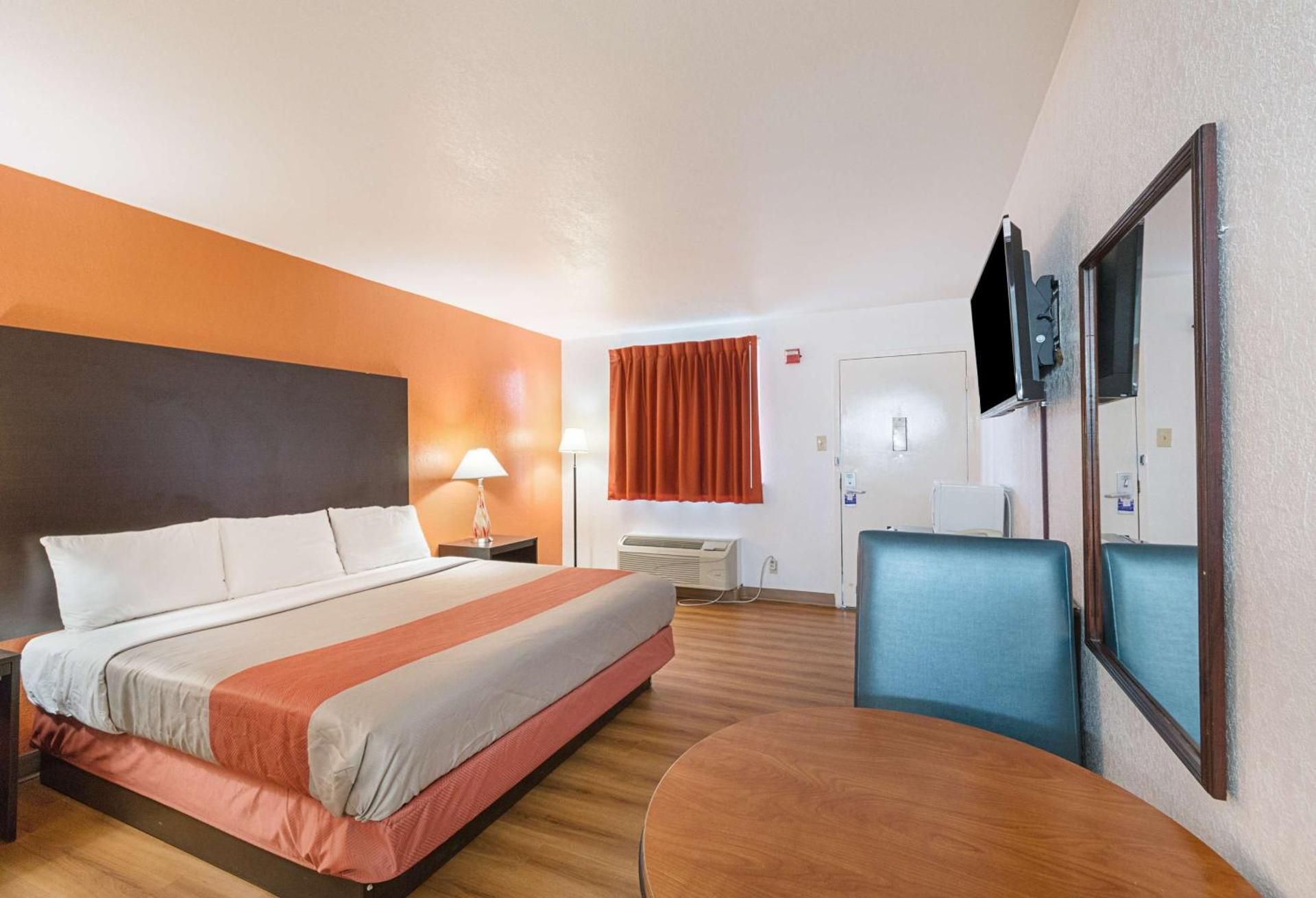 King Room - Disability Access - Non-Smoking