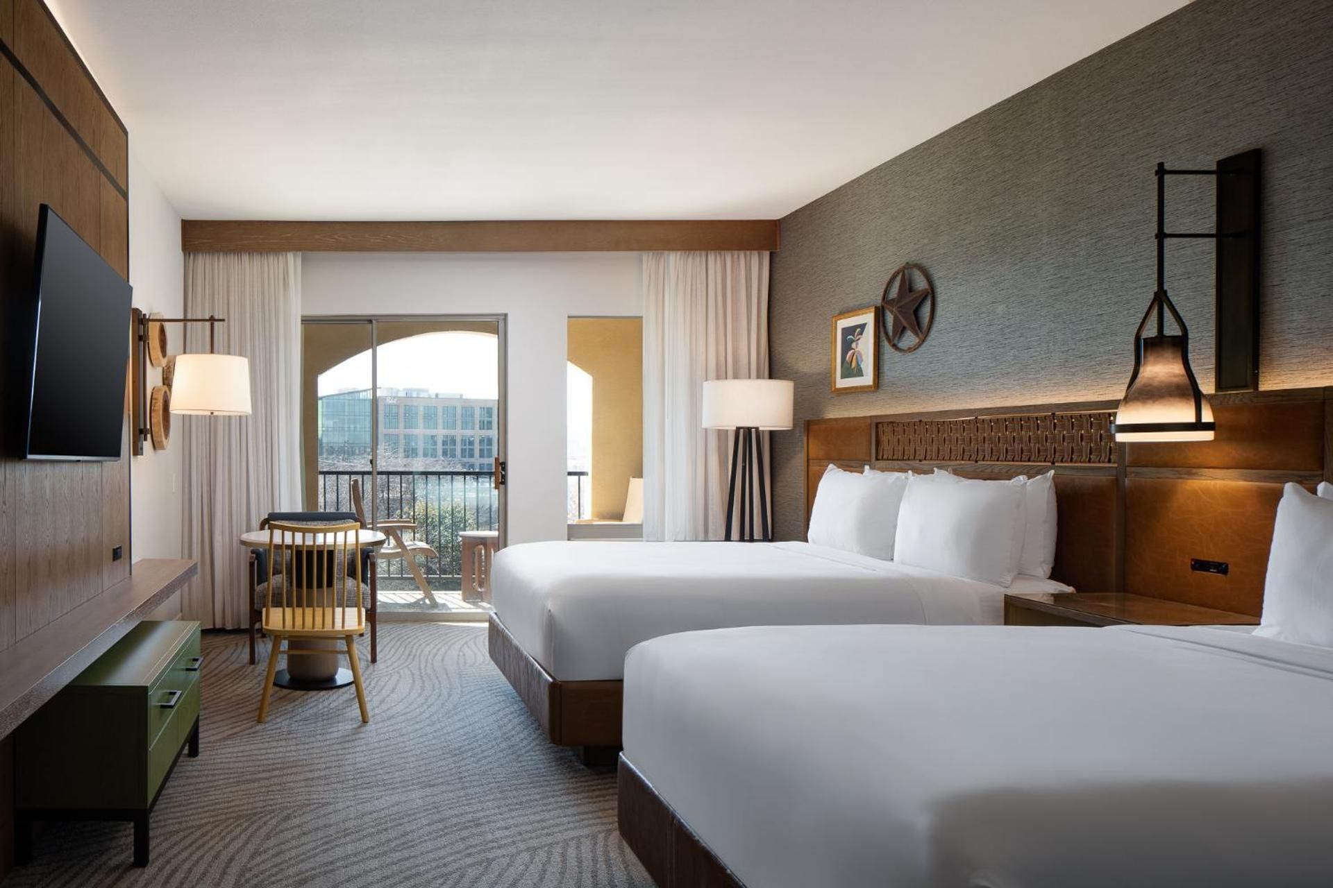 Queen Room with Balcony - River View