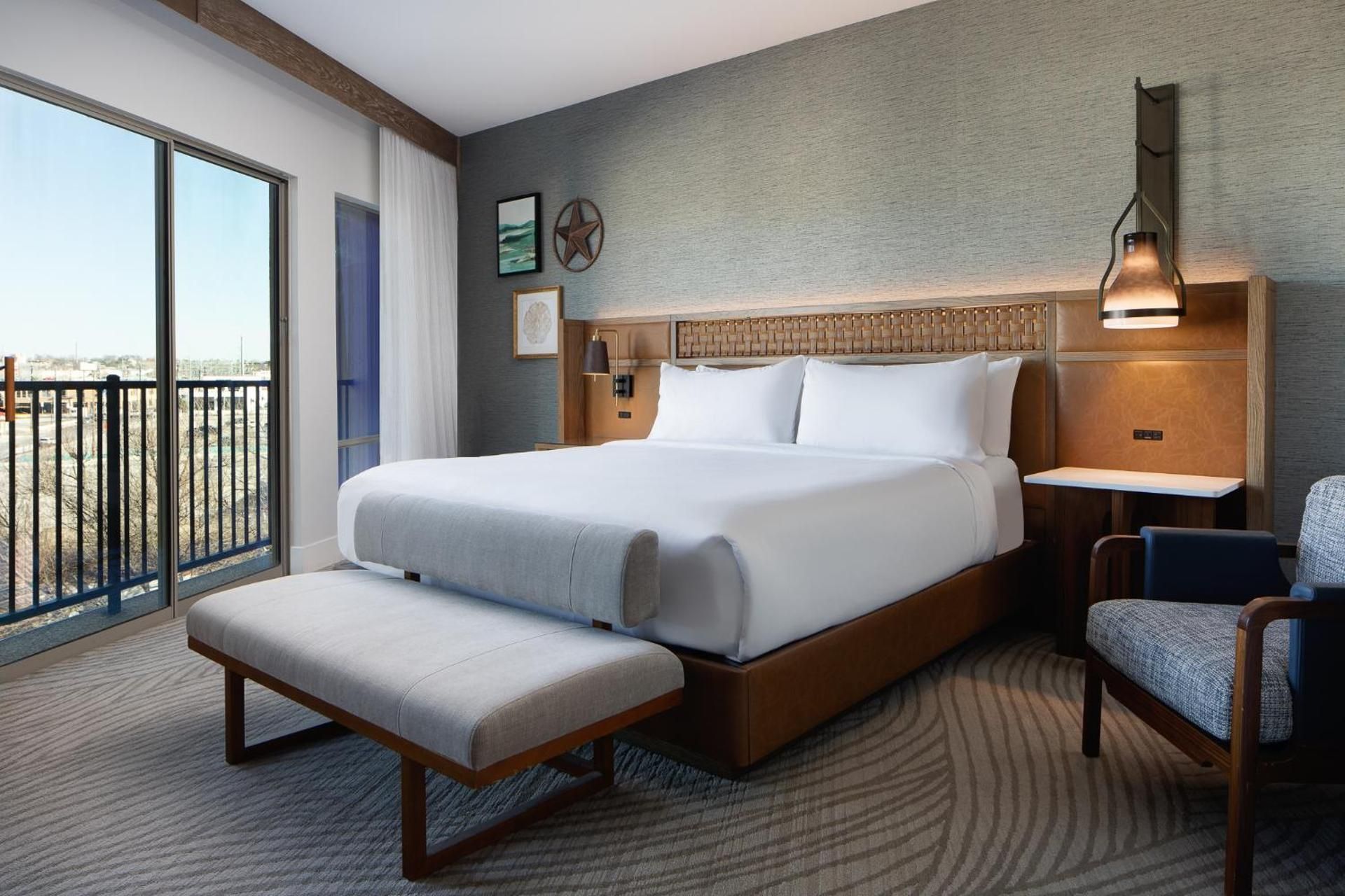 1 Bedroom Junior Suite, 1 King, Sofa bed, River view