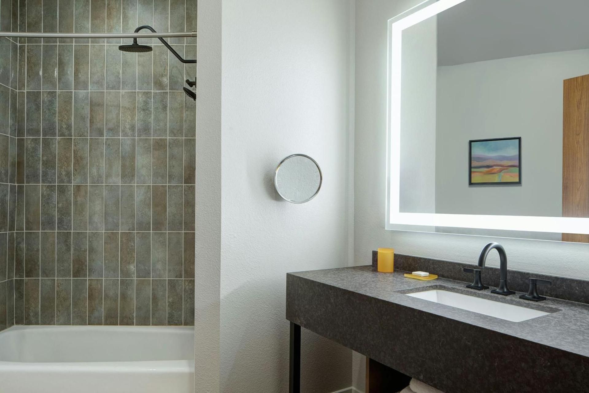 Standard Queen Room - Mobility/Hearing Accessible with Roll-In Shower