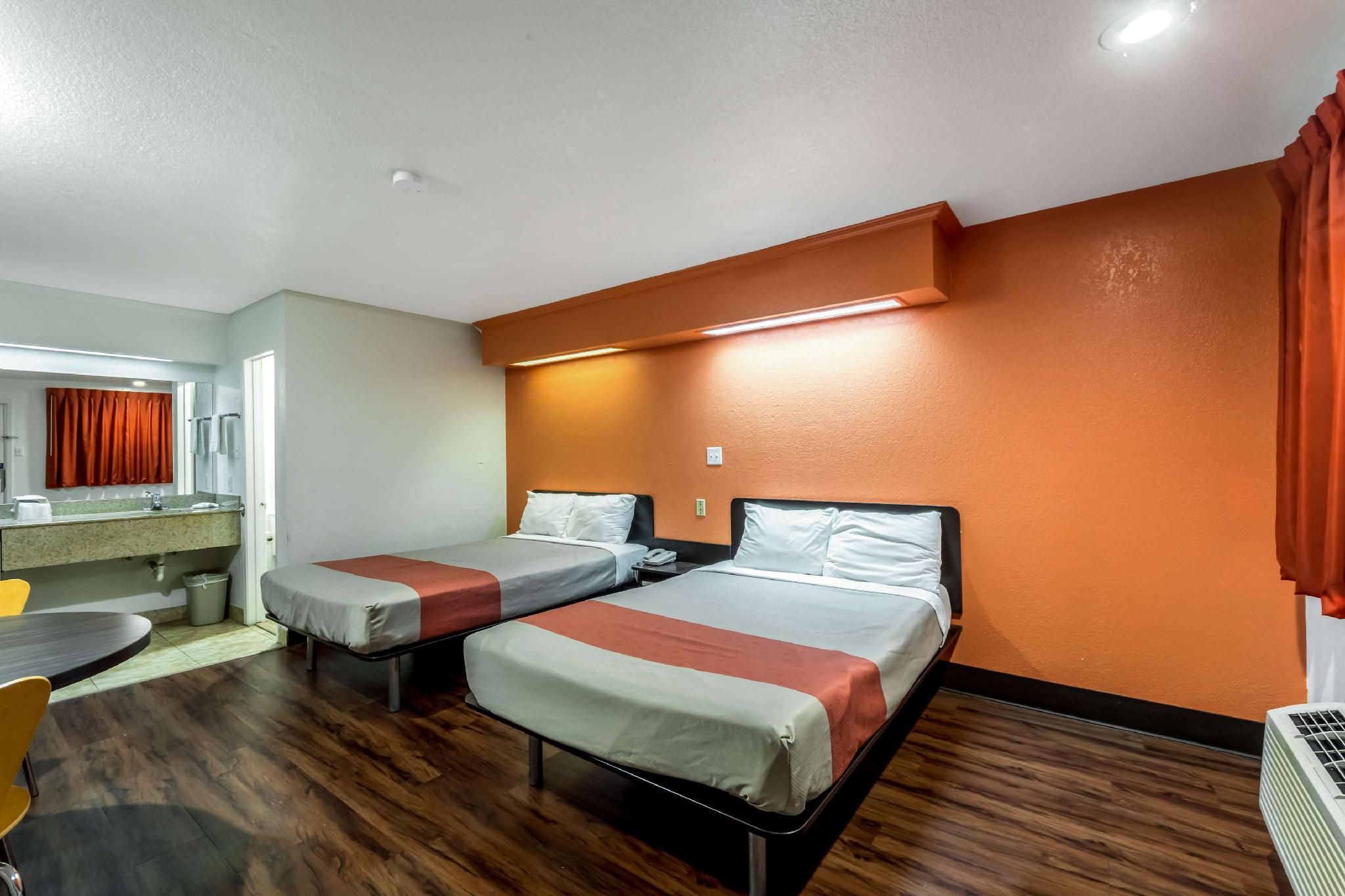 2 Full Beds | Non-Smoking