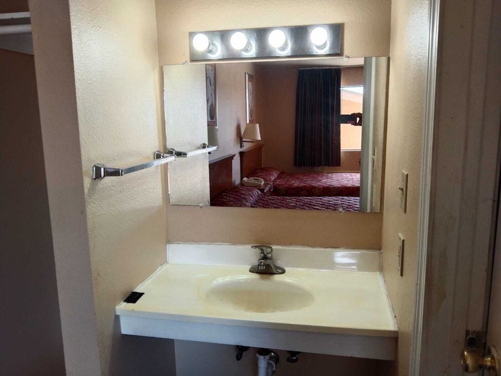 Standard Room, 1 Queen Bed, Accessible, Non Smoking