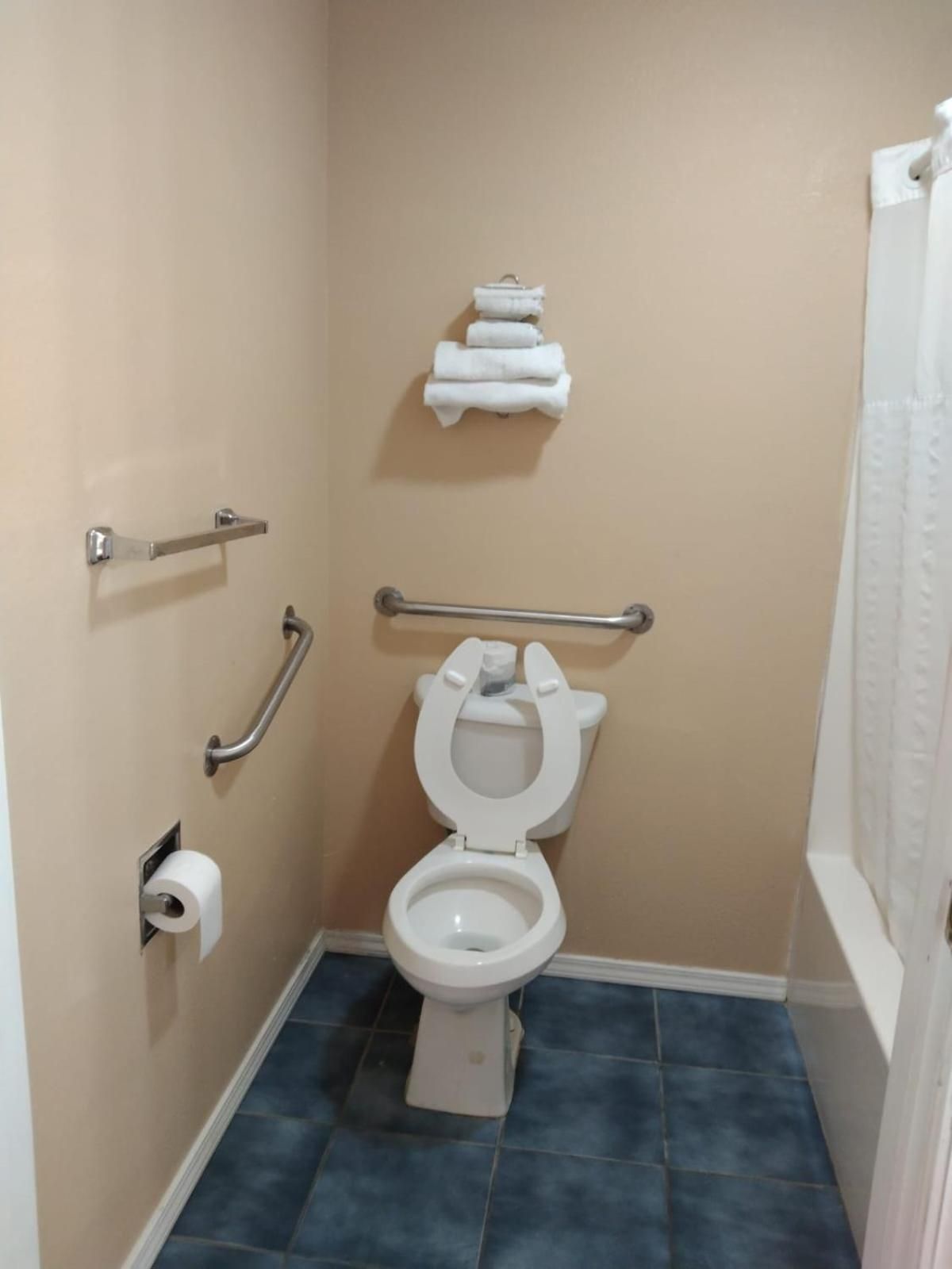 Queen Room - Disability Access