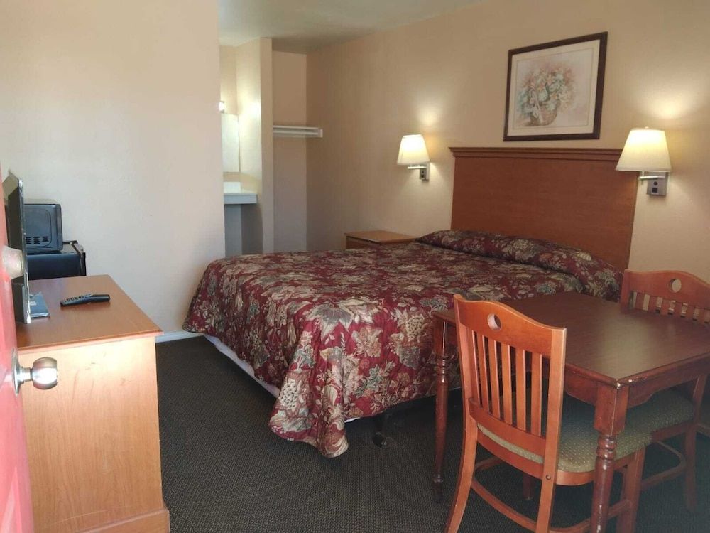 Standard Room, 1 Queen Bed, Accessible, Non Smoking