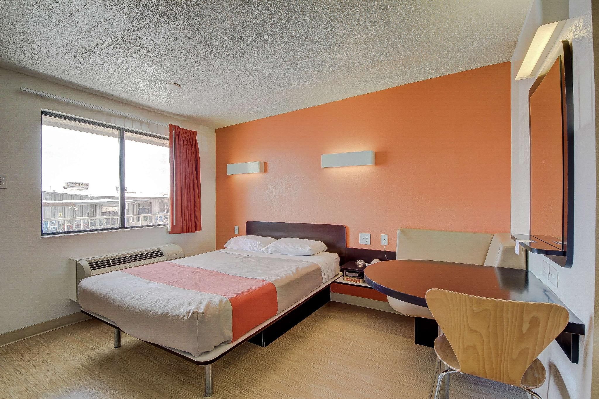 1 QUEEN BED | EXTENDED SUITE