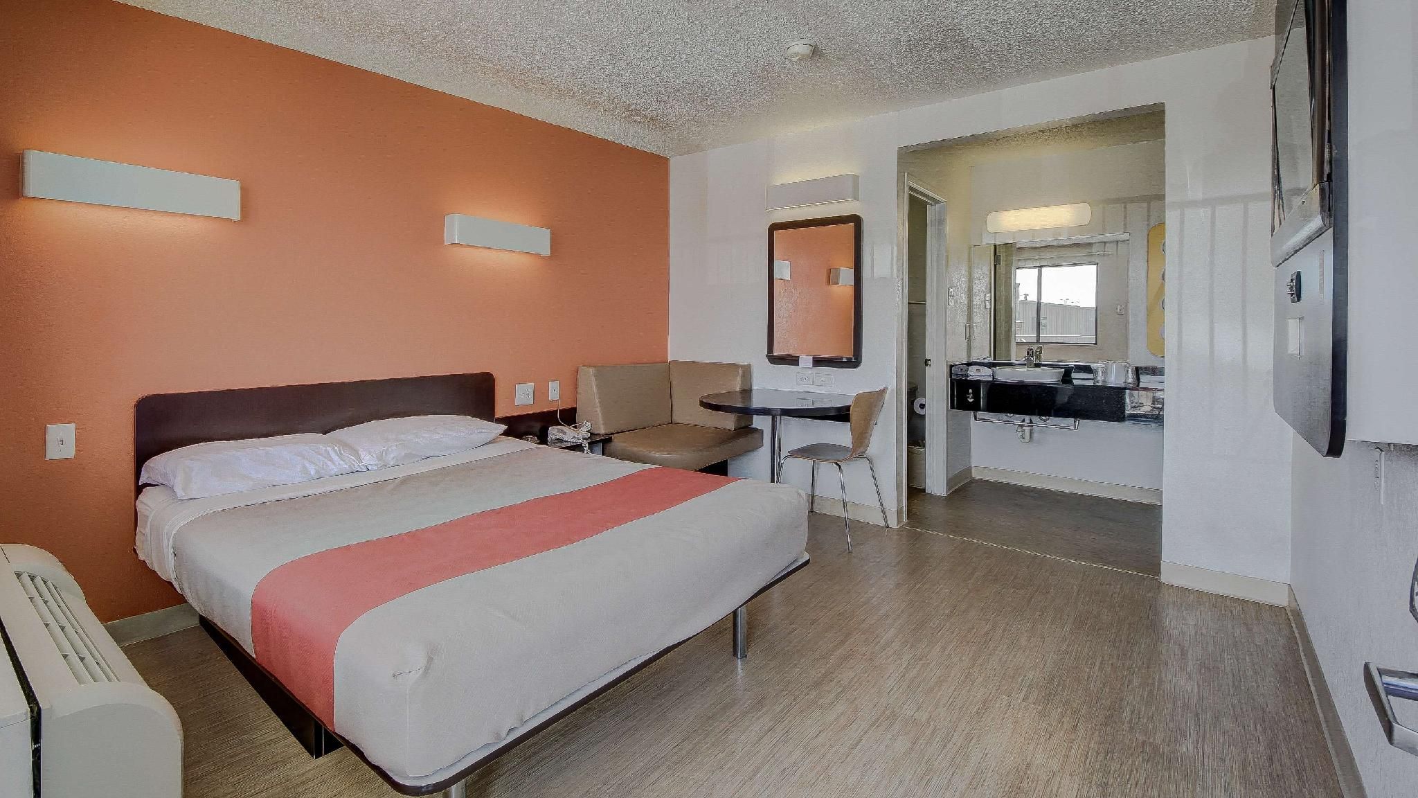 1 QUEEN BED | EXTENDED SUITE