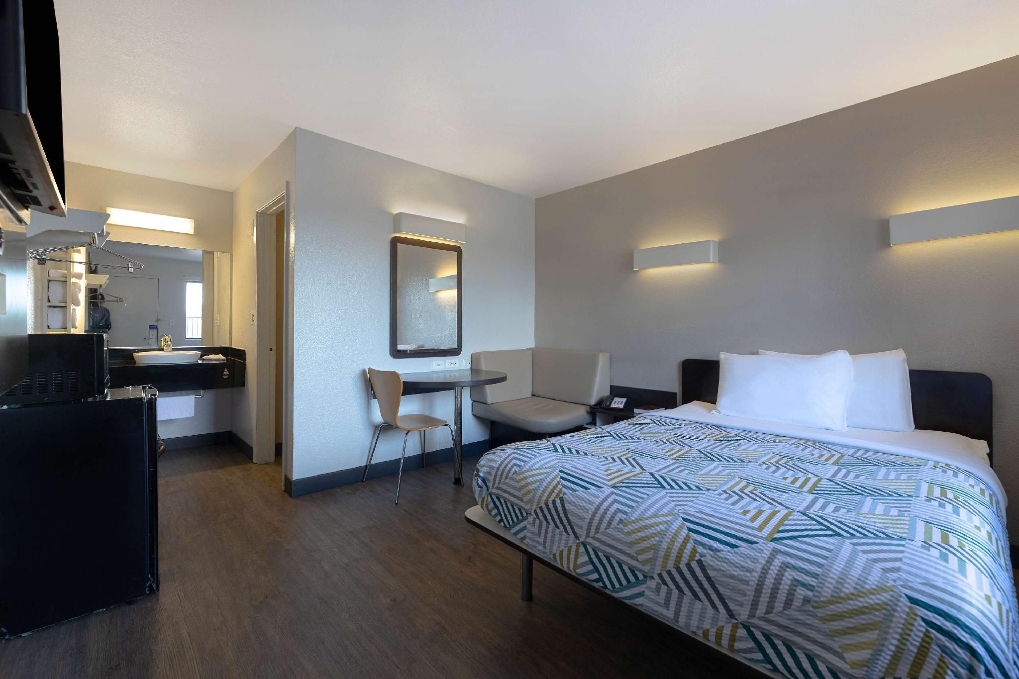 1 Full Bed | ADA/RI Shower/Micfridge
