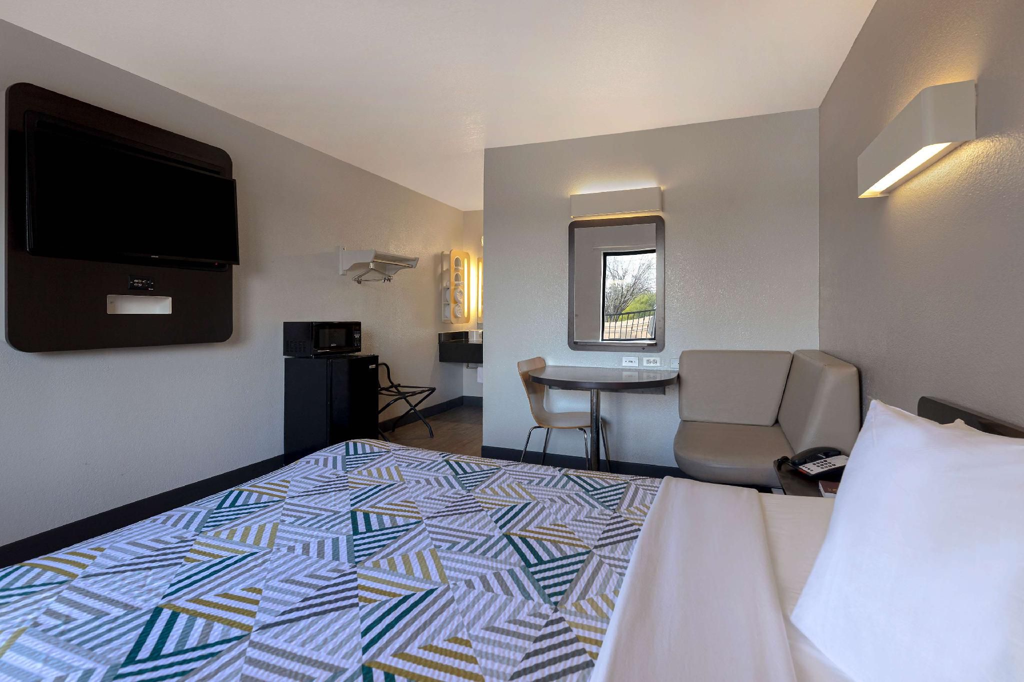 1 Full Bed | ADA/RI Shower/Micfridge