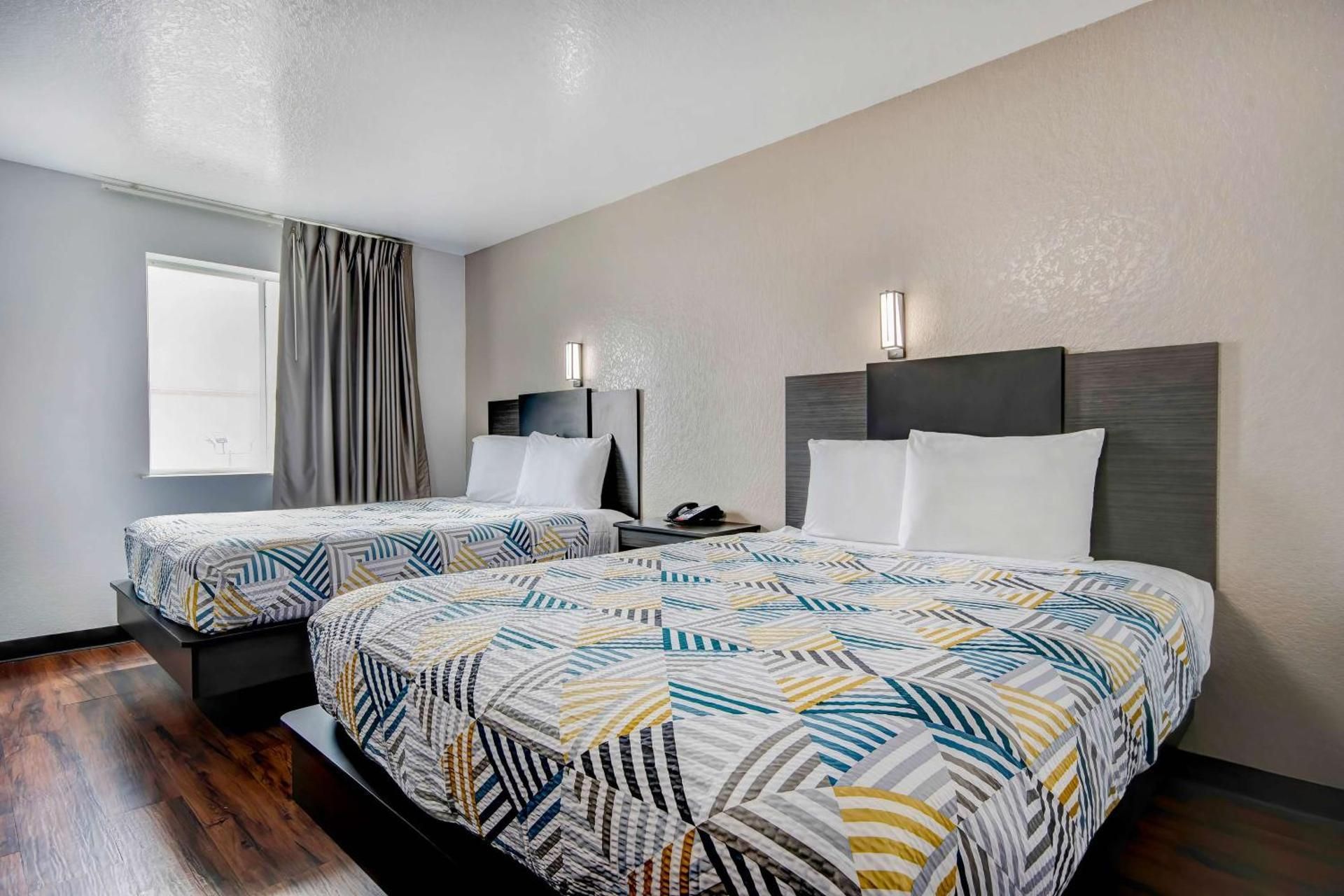 Deluxe Queen Room with Two Queen Beds - Smoking