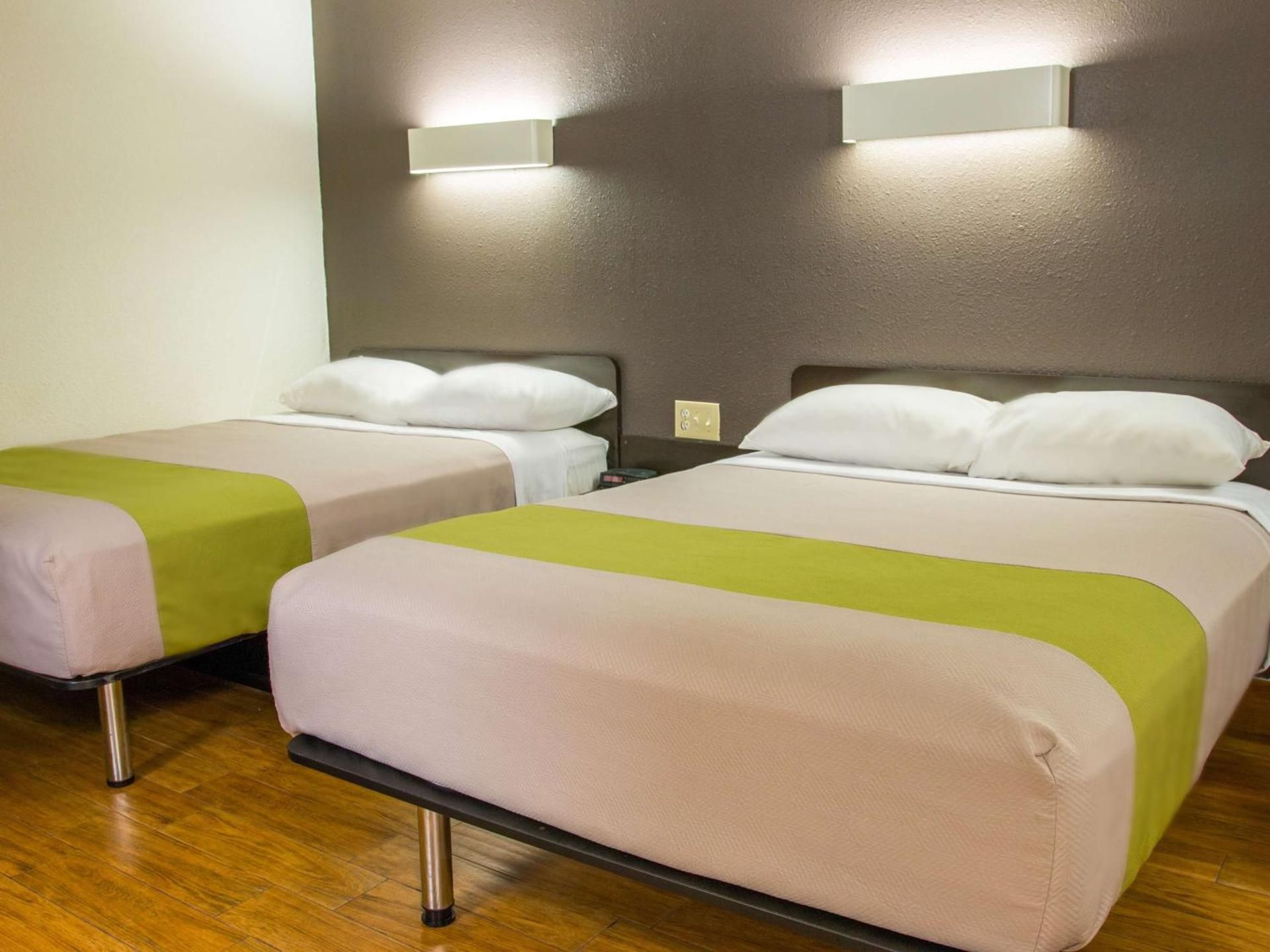 2 Full Beds Non Smoking , Kitchenette