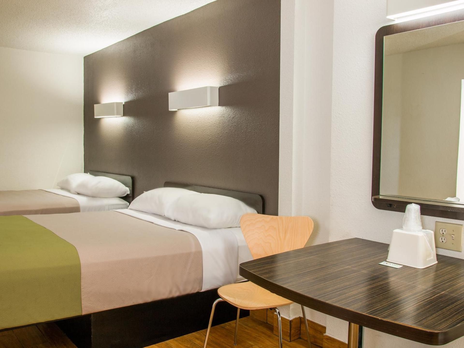 Suite 2 Queen Beds Smoking kitchenette