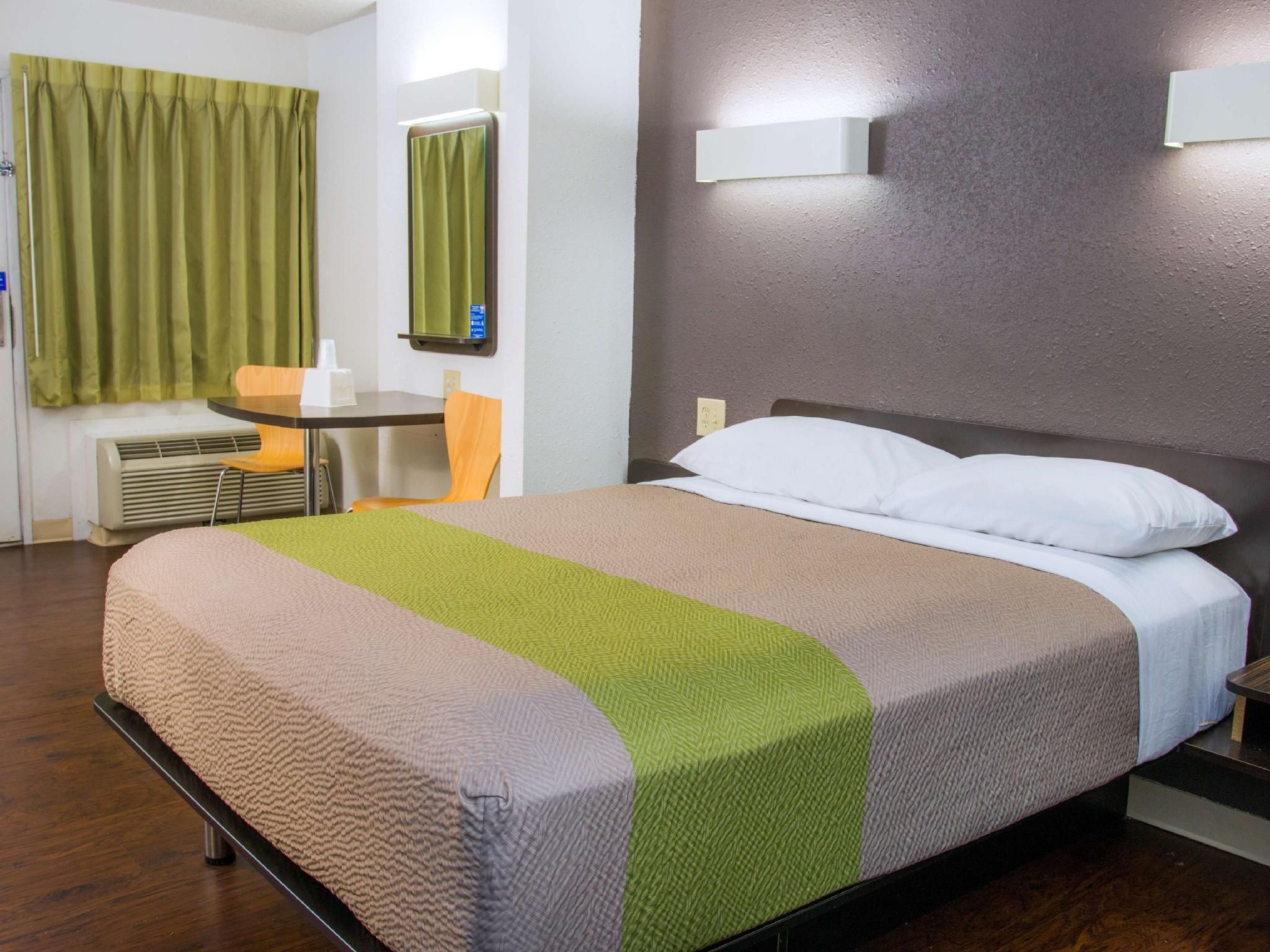 1 Queen Bed | Non-Smoking, Micfridge