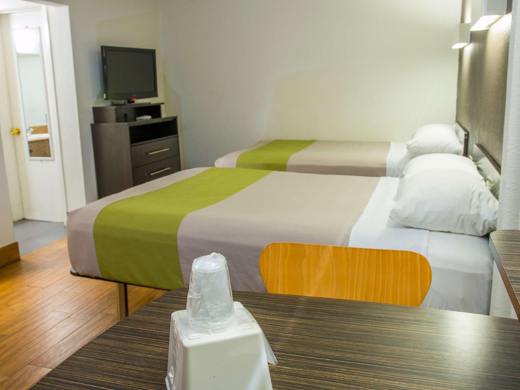2 Full Beds | Non-Smoking, Kitchen
