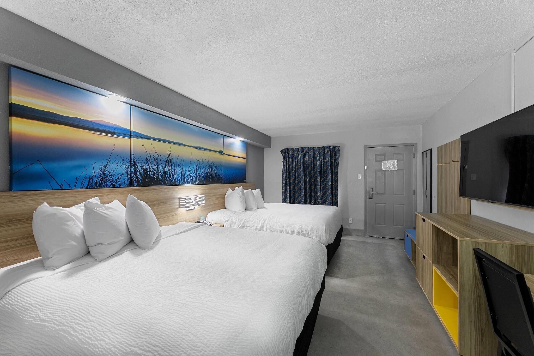 2 King Beds, Suite, Non-Smoking
