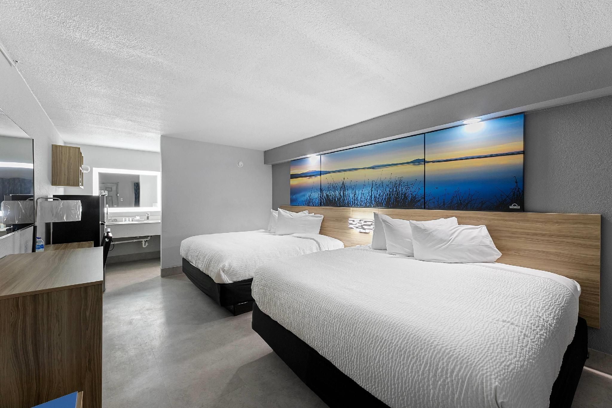 2 King Beds, Suite, Non-Smoking