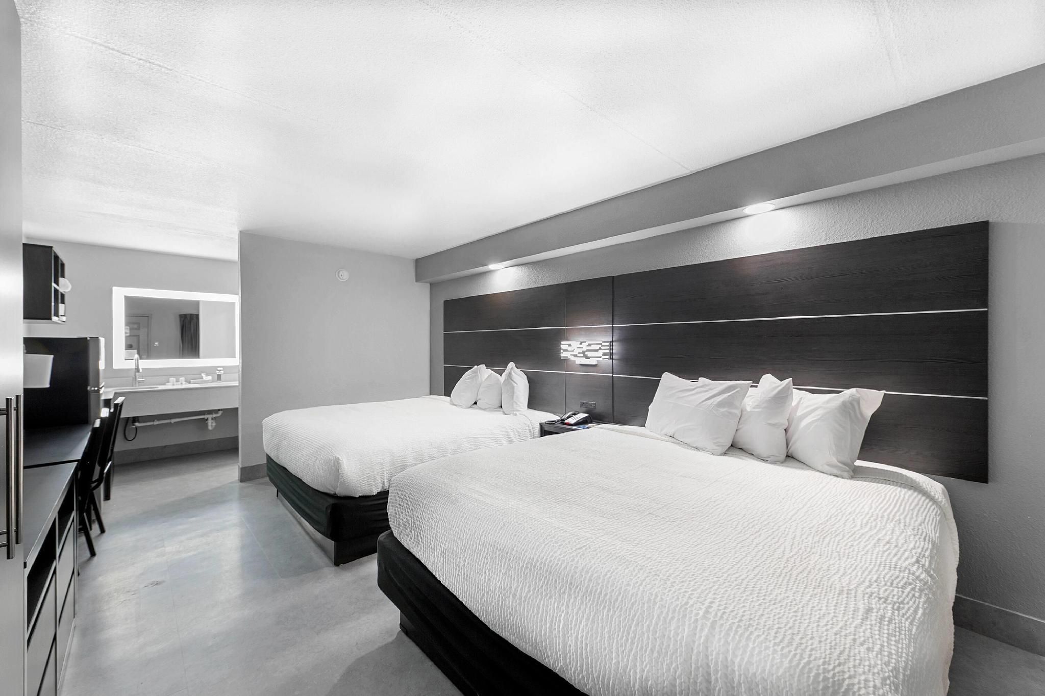 2 King Beds, Suite, Non-Smoking
