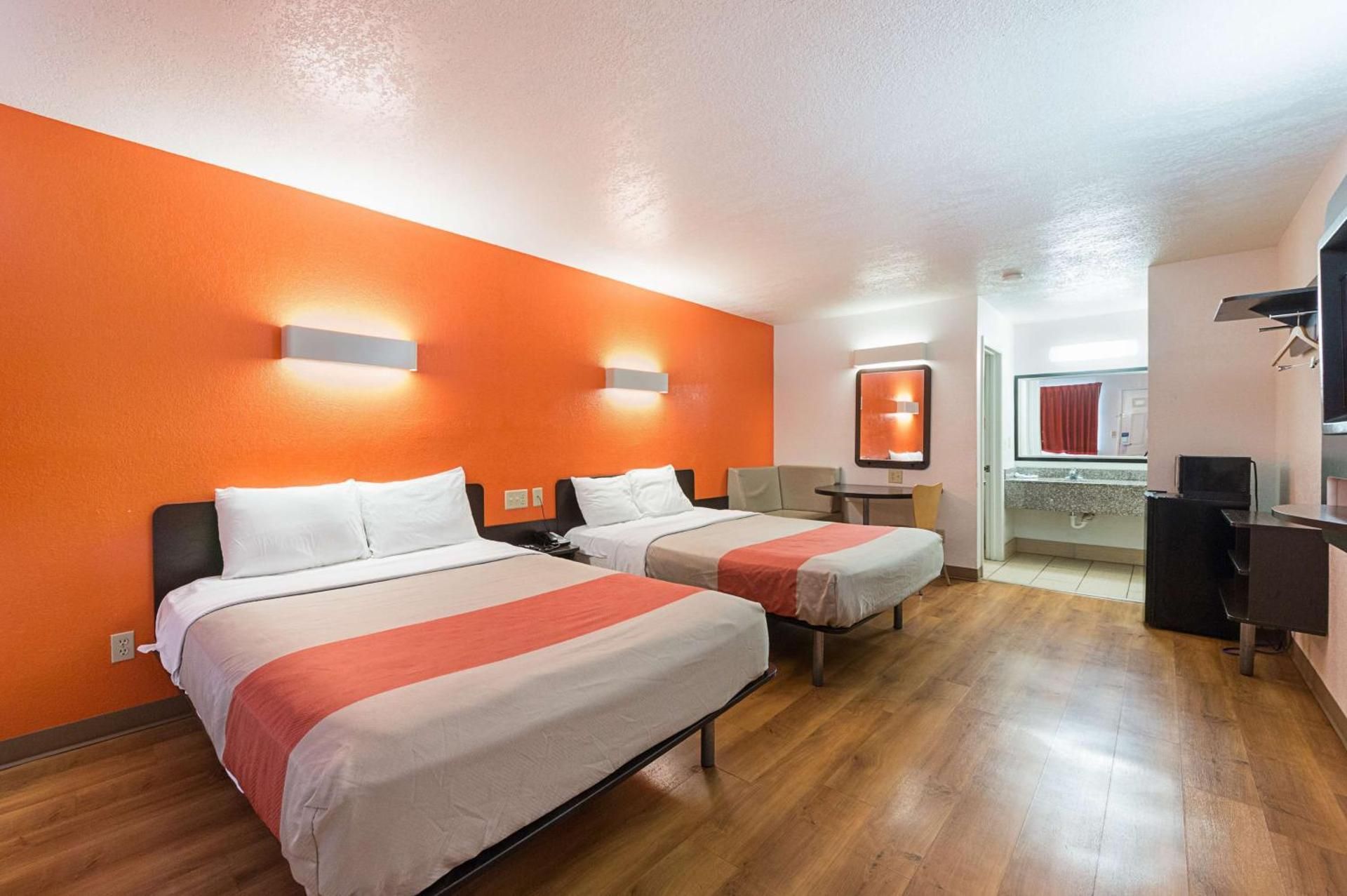 Deluxe Queen Room with Two Queen Beds - Smoking