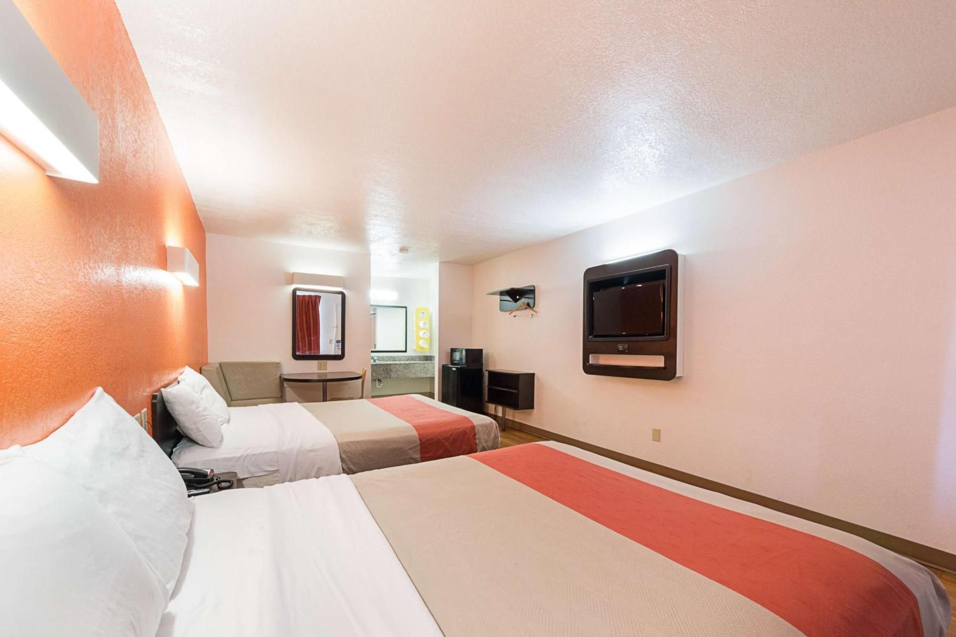 Deluxe Queen Room with Two Queen Beds - Smoking
