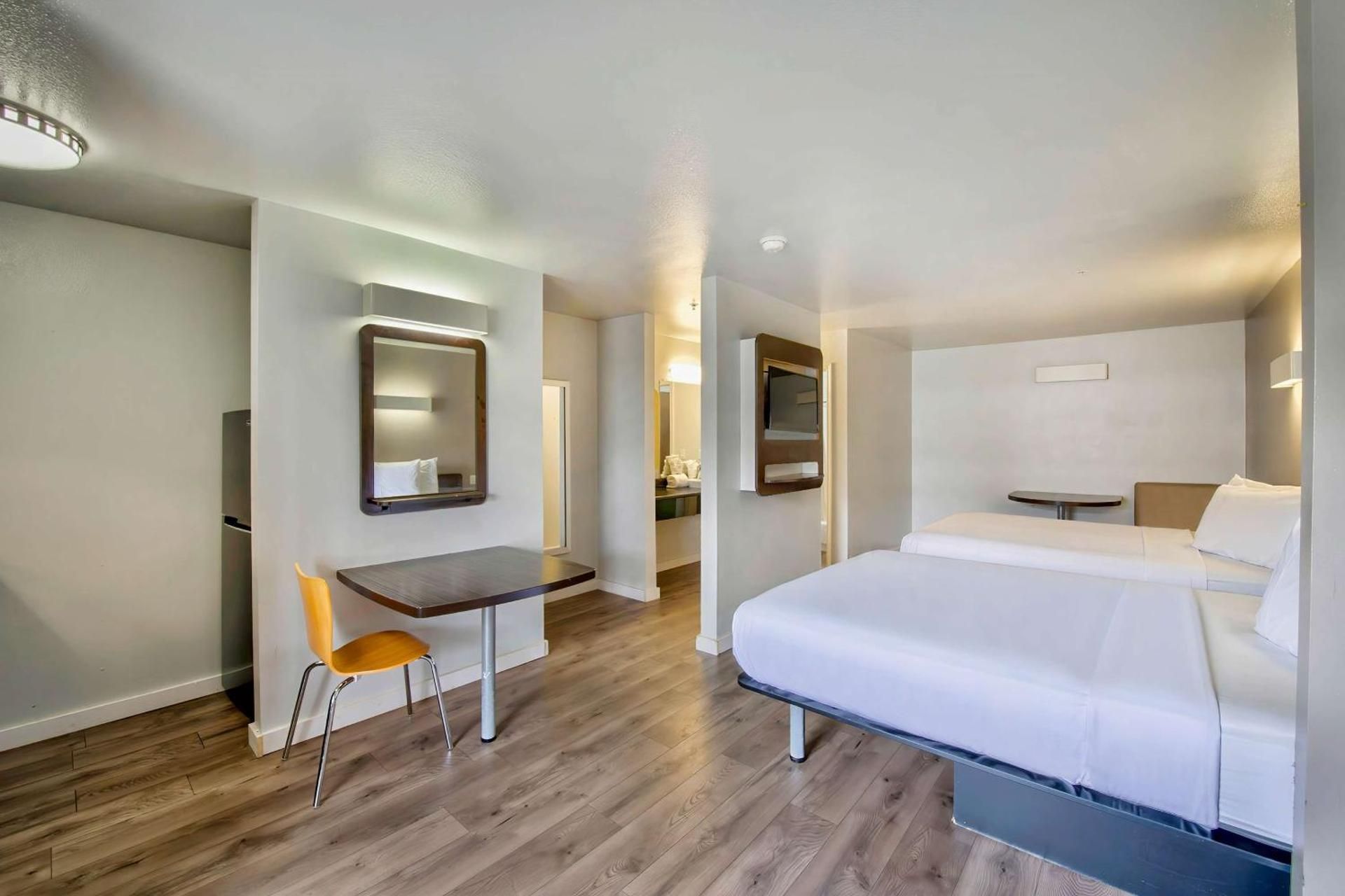 Standard Suite - Non-Smoking