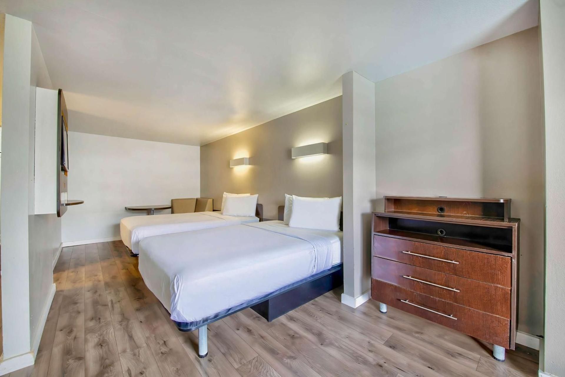Standard Suite - Non-Smoking