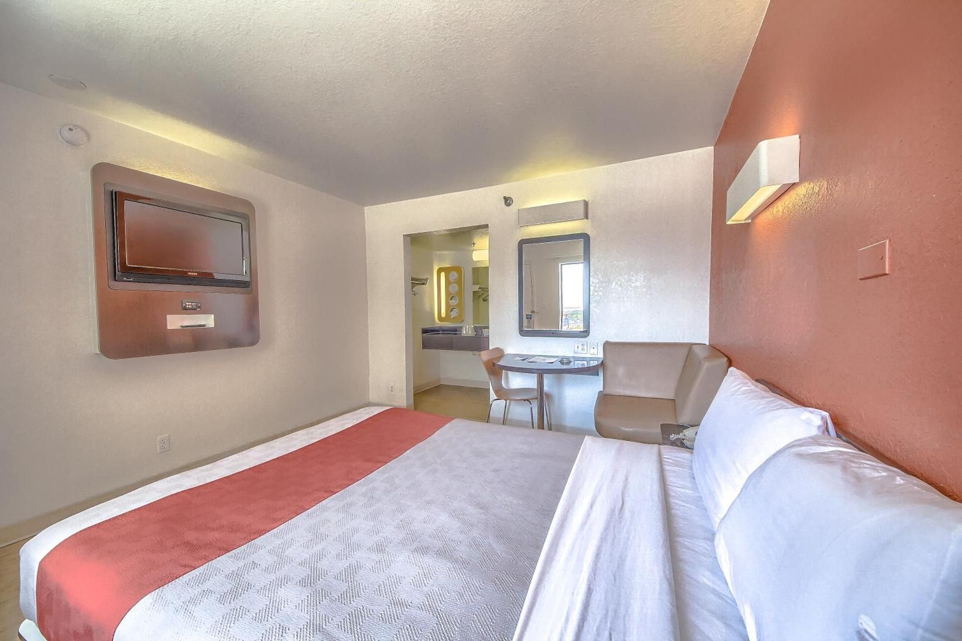 Double Room - Disability Access - Roll In Shower