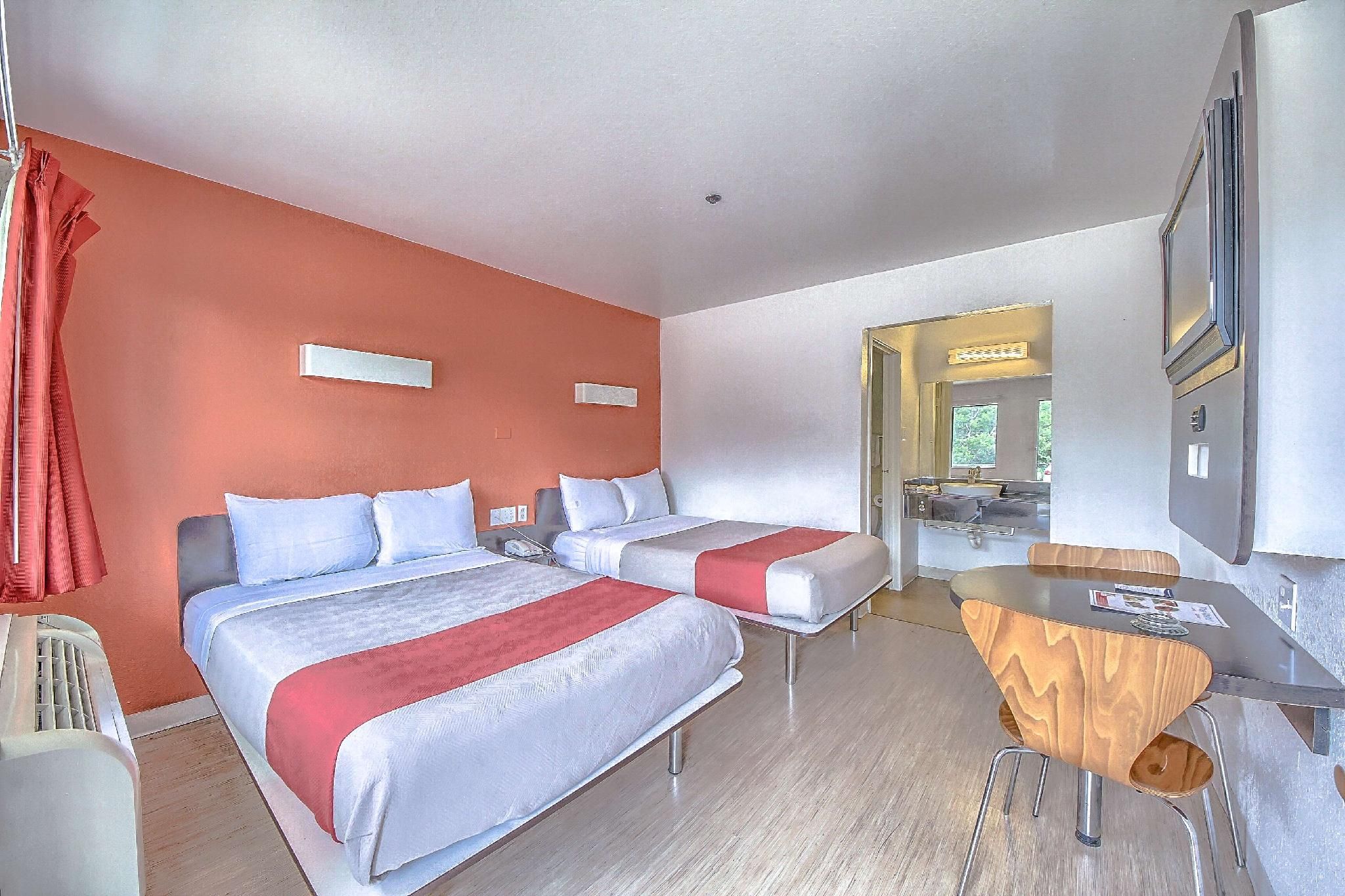2 Full Beds | Non-Smoking