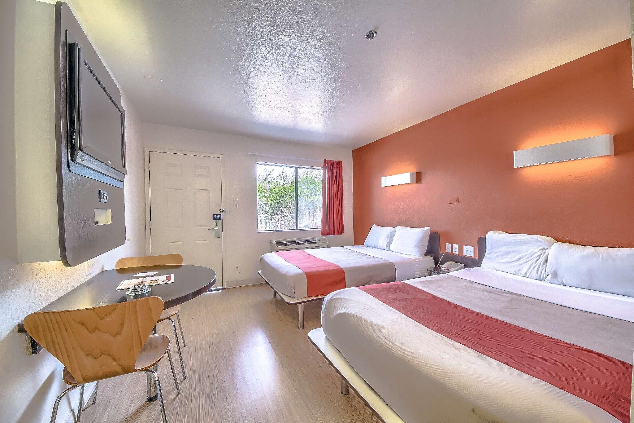 2 Full Beds | Non-Smoking