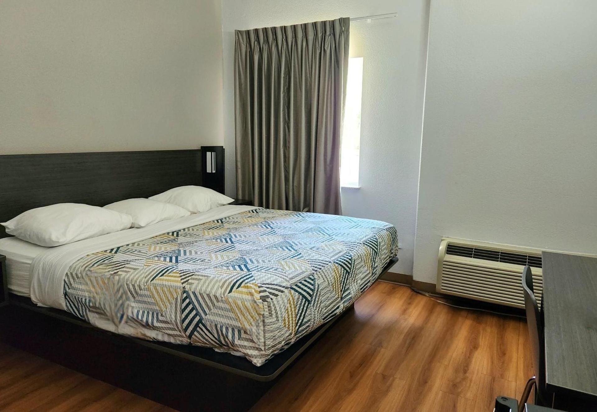 King Room - Non-Smoking