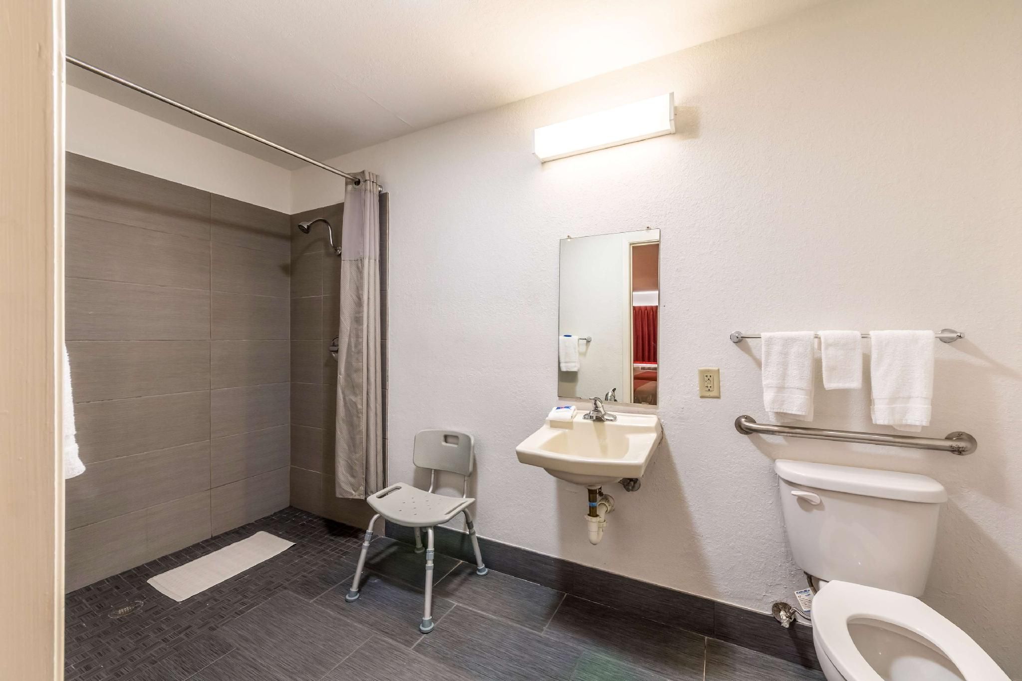 1 King Bed | Mobility Accessible RI Shower Nsmk