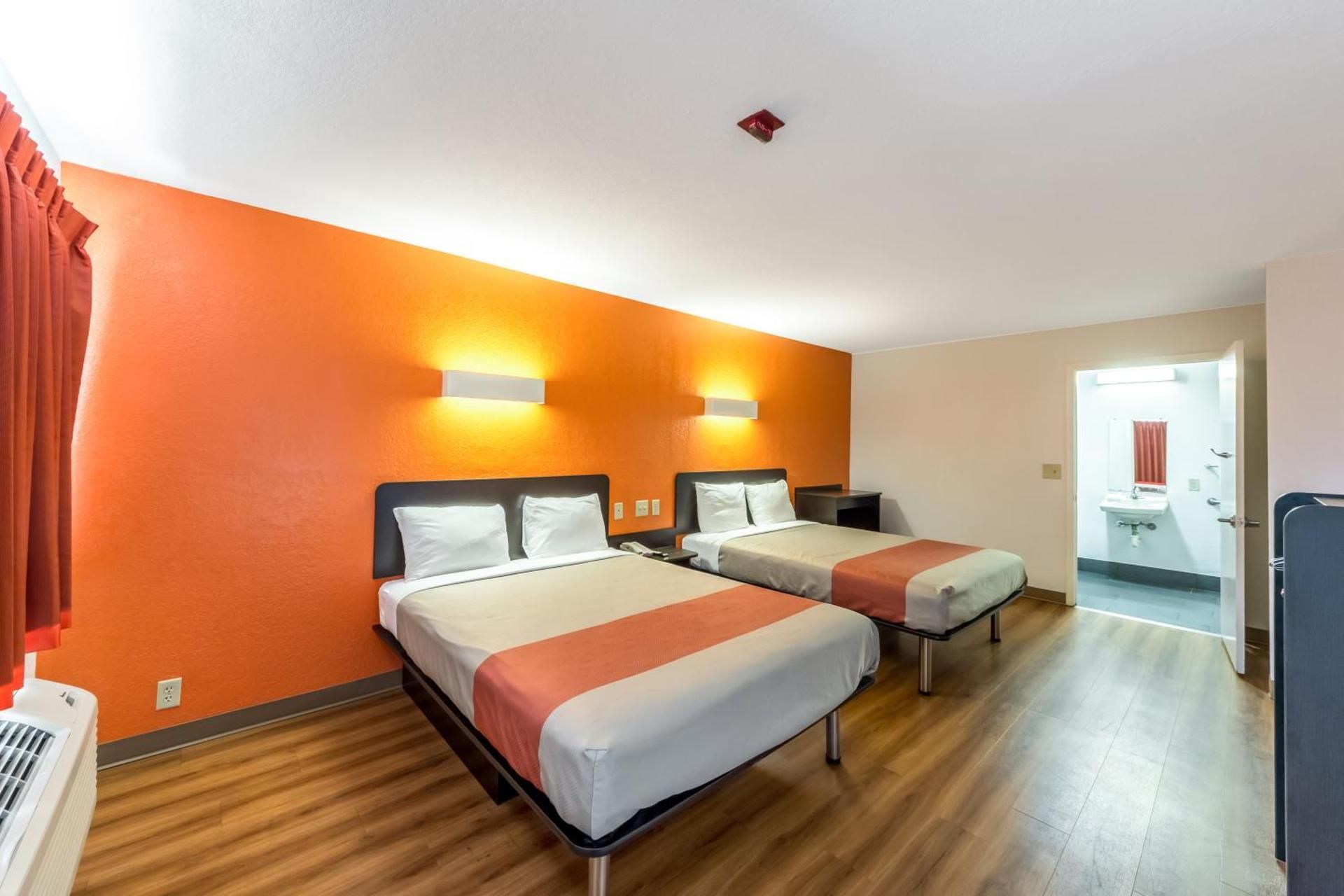 Queen Room with Two Queen Beds - Disability Access - Roll In Shower