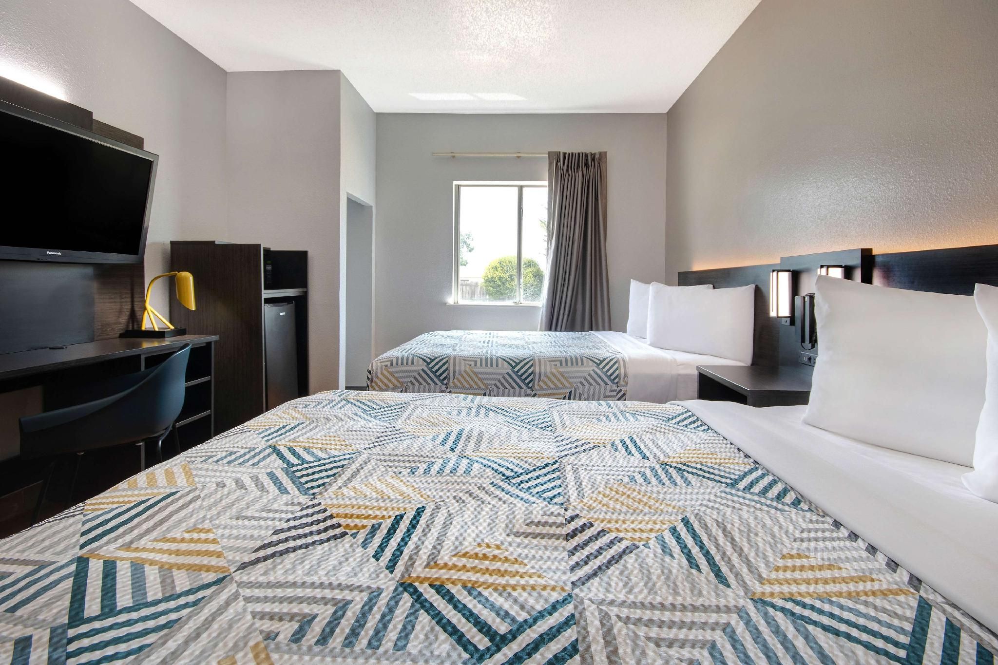 2 Queen Beds | Non-Smoking