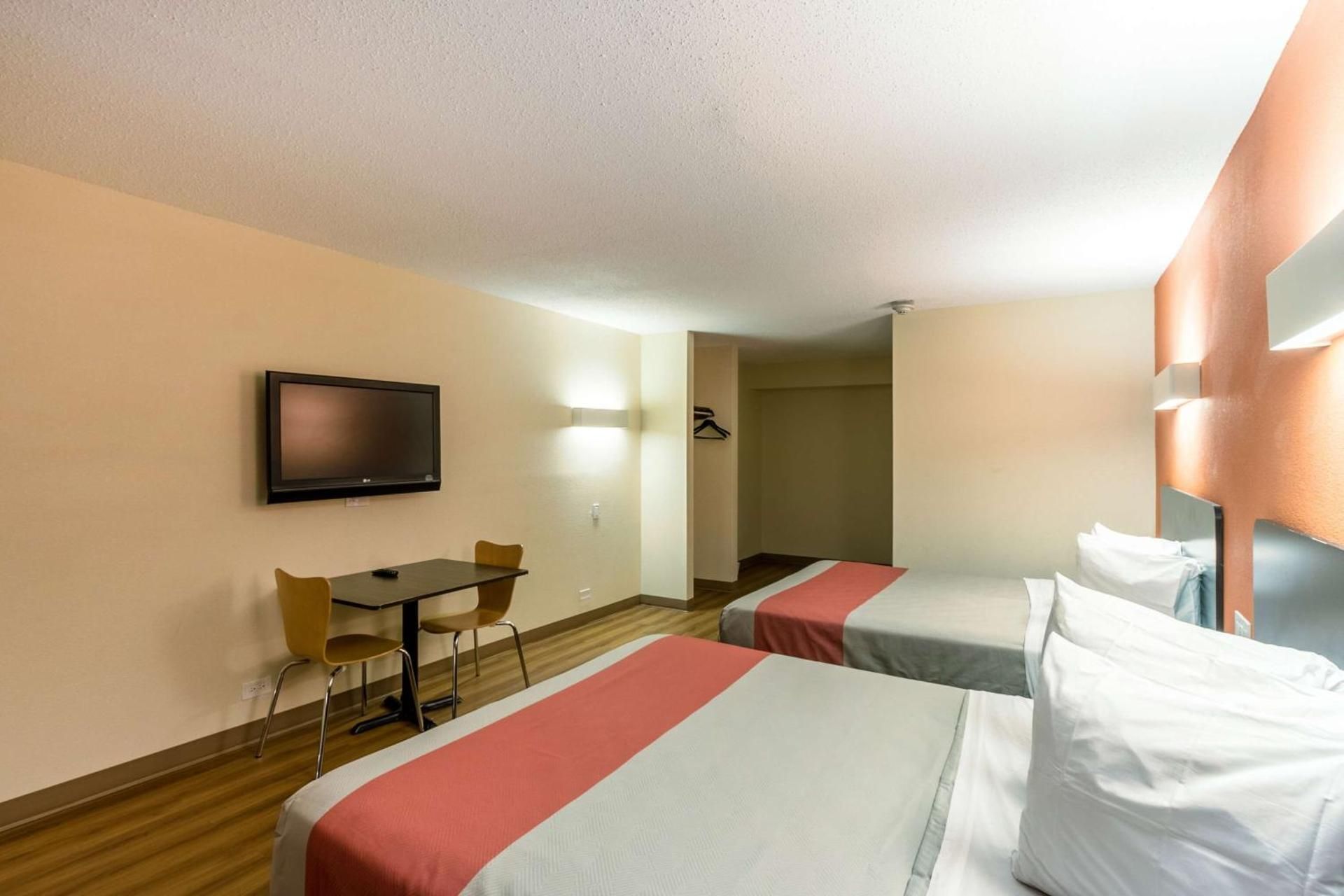 Queen Room with Two Queen Beds - Smoking