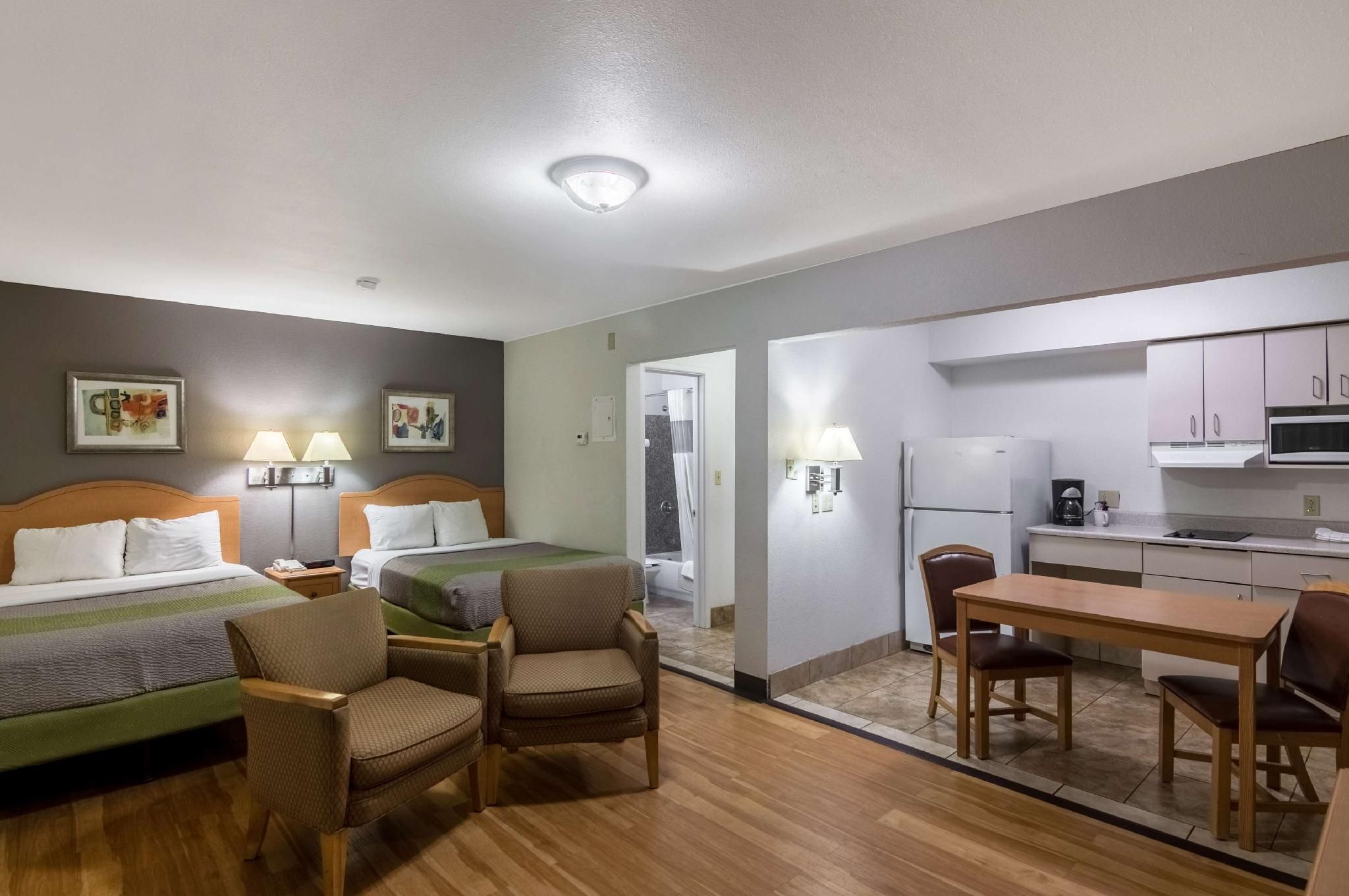 2 KING BEDS | NON-SMOKING, KITCHEN