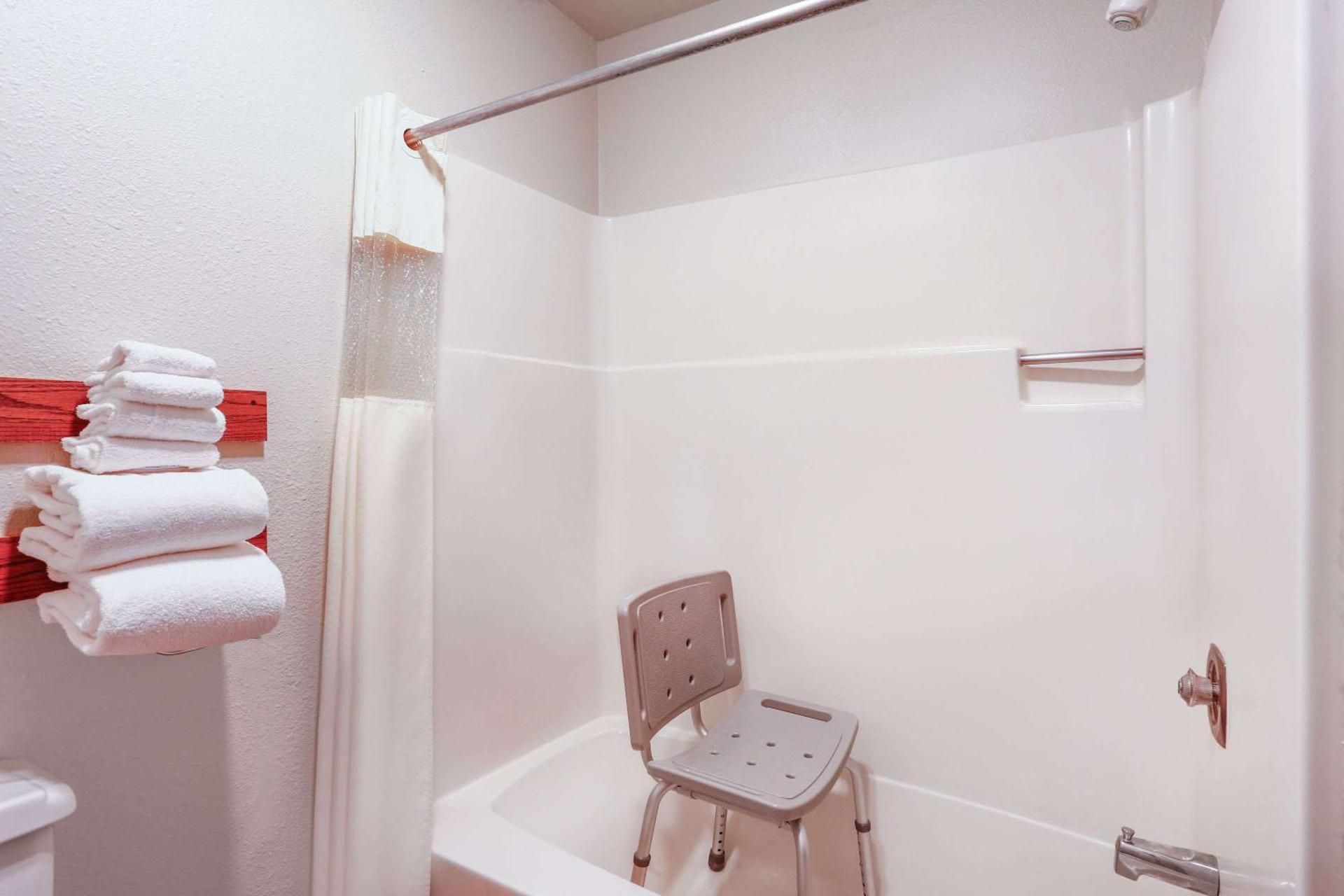 King Room - Disability Access/Non-Smoking