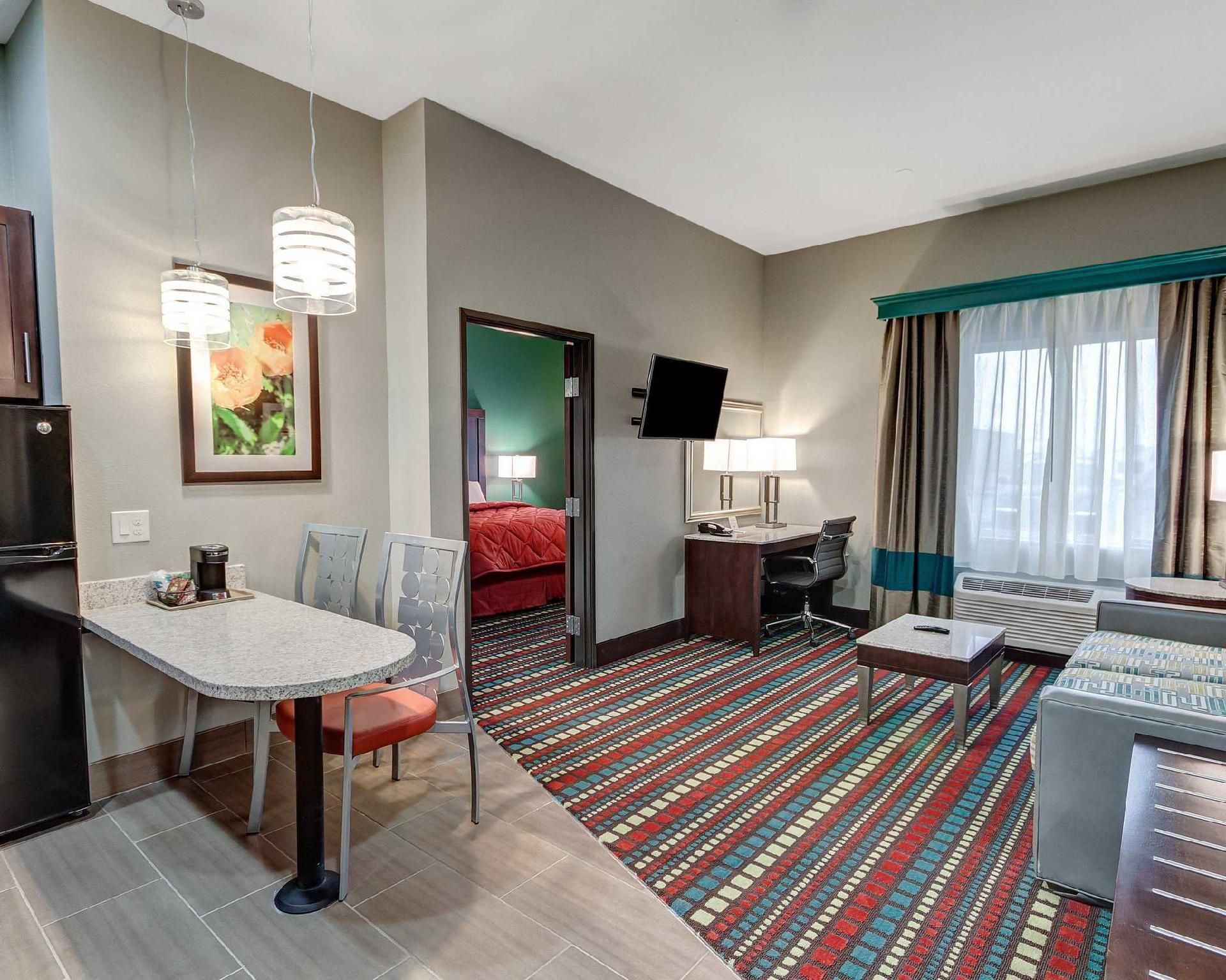 1 King Bed, Efficiency, Suite, Nonsmoking