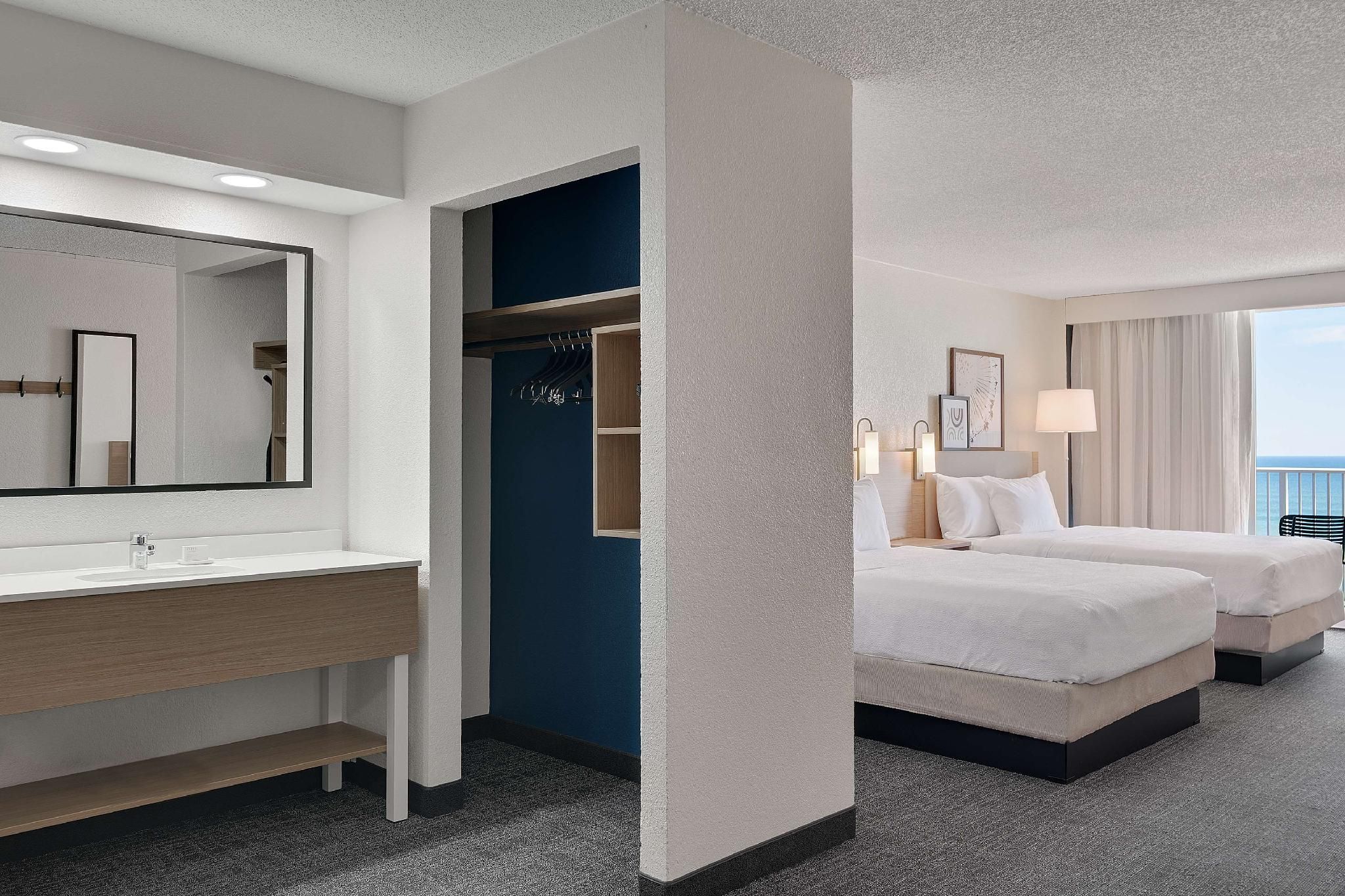 Spark by Hilton Ormond Beach Oceanfront 2 Queens W/ Sofabed 3