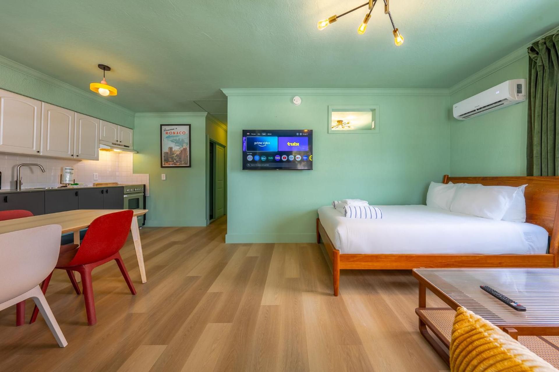 Deluxe One-Bedroom Suite