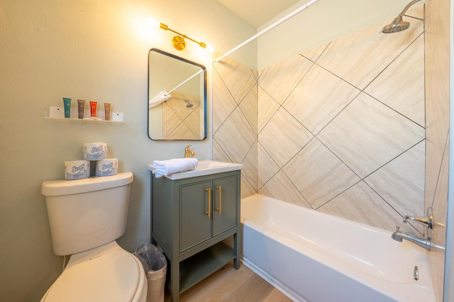 DELUXE APARTMENT