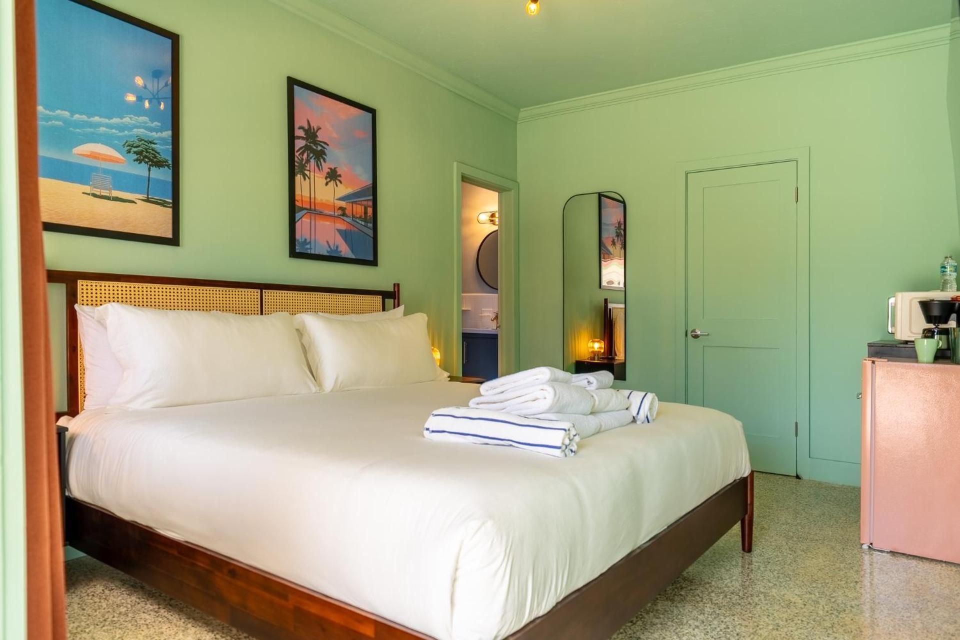 Standard Queen Room