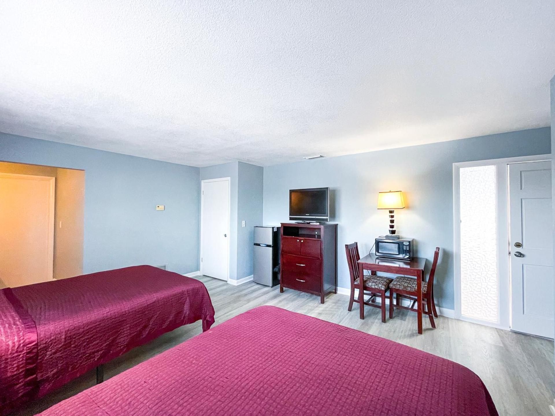 Sunrise Resort Motel South Deluxe Queen Suite 2