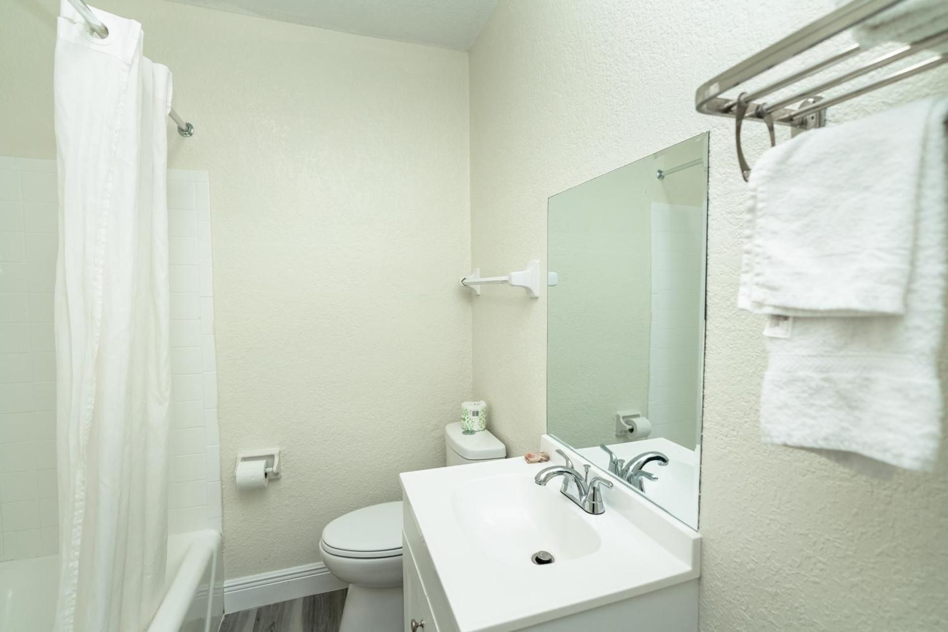 Sunrise Resort Motel South Queen Room 2