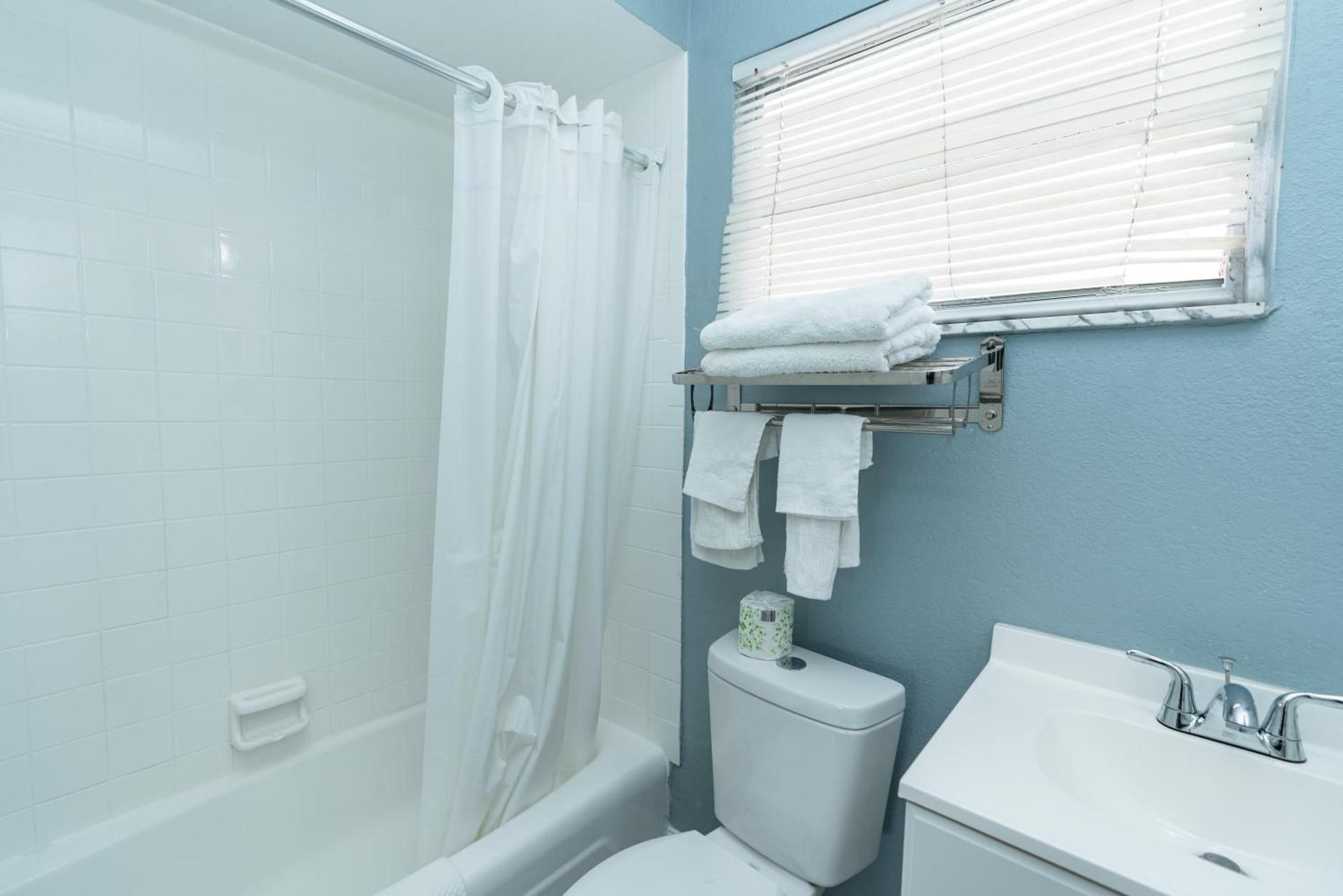 Sunrise Resort Motel South King Room 2