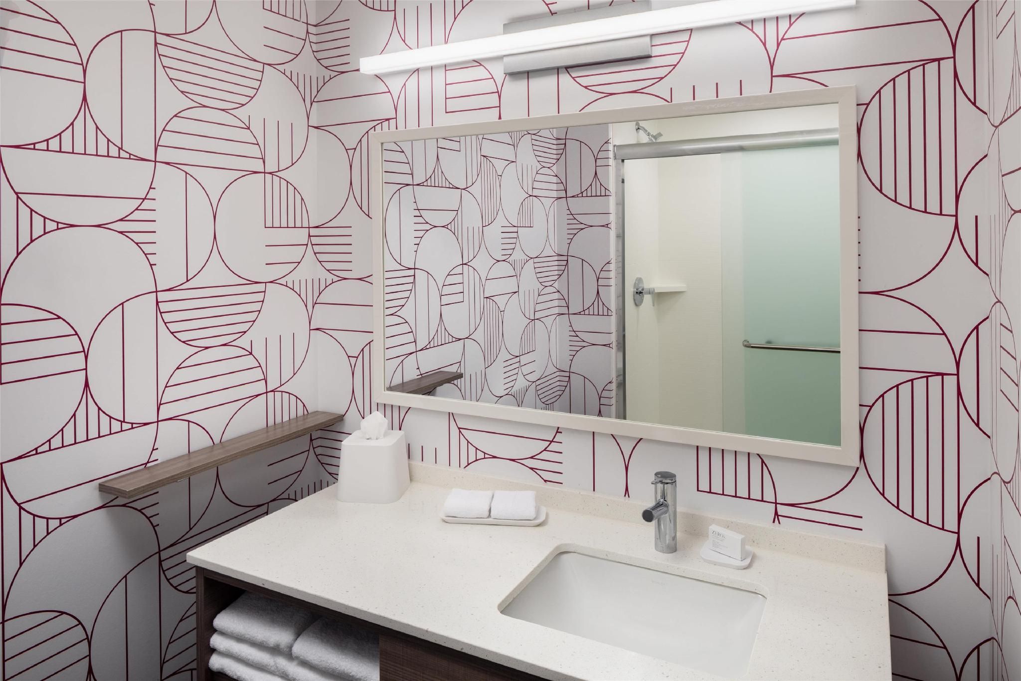 2 Queen Hearing Accessible Studio Suite