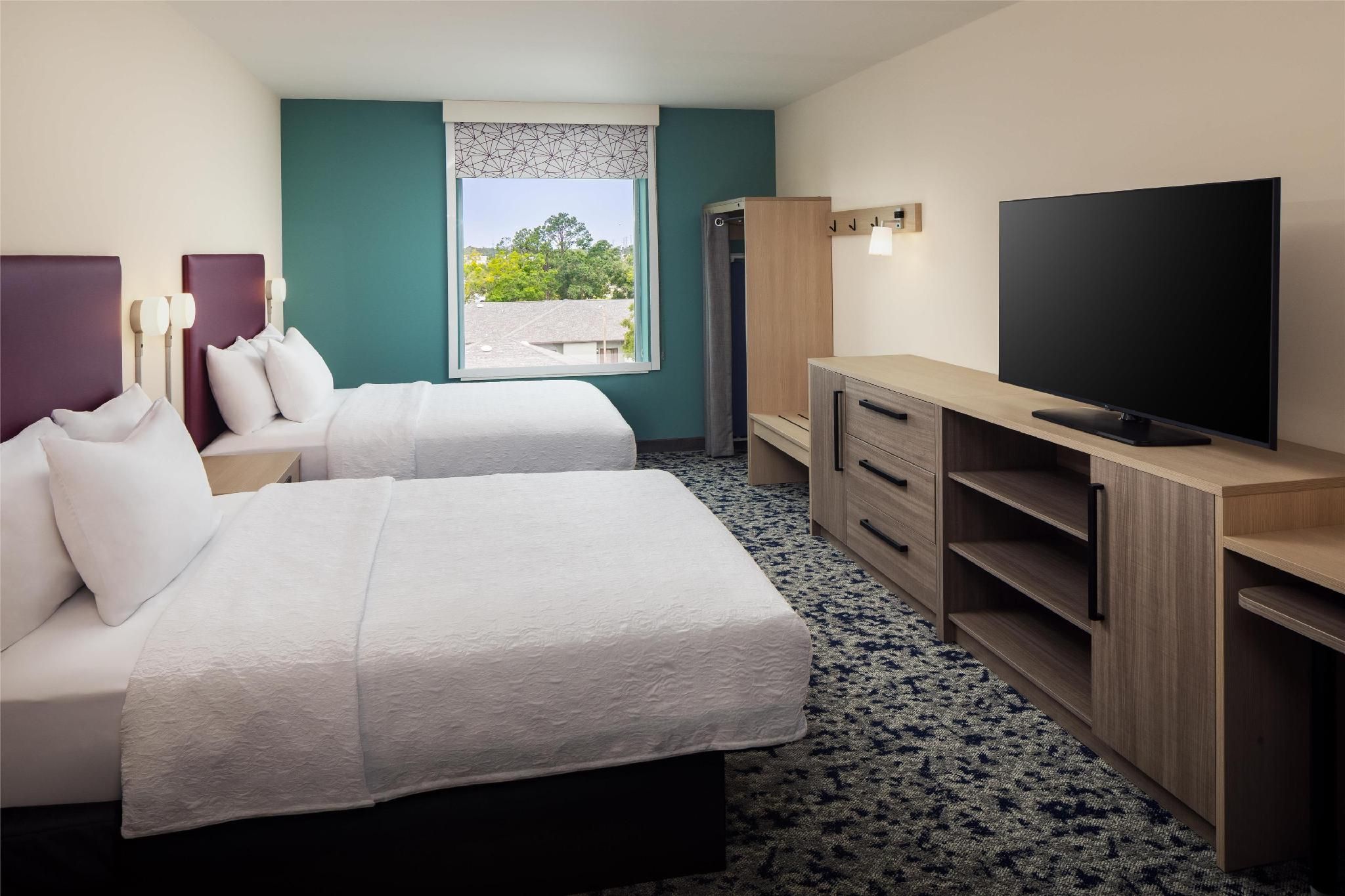 2 Queen Mobility Accessible Tub Studio Suite