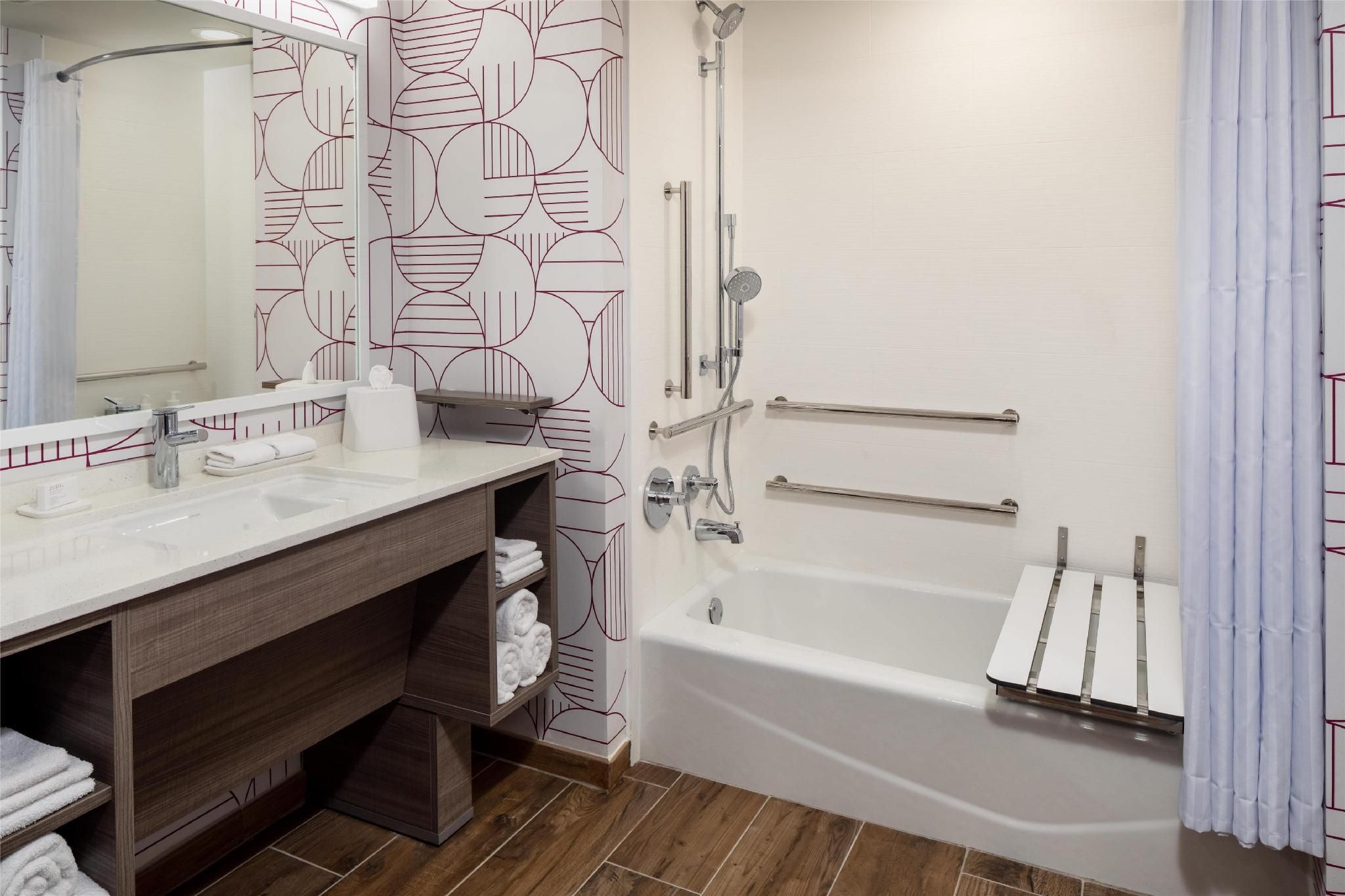 2 Queen Mobility Accessible Tub Studio Suite