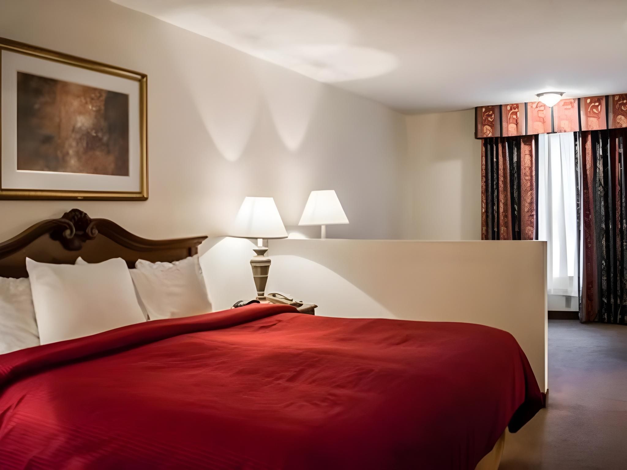 Clarion Inn & Suites Central Clearwater Beach Executive Suite