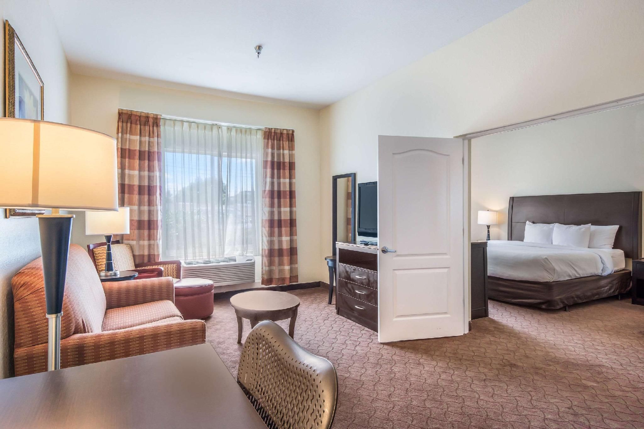 1 King Bed, Suite, Nonsmoking, Accessible