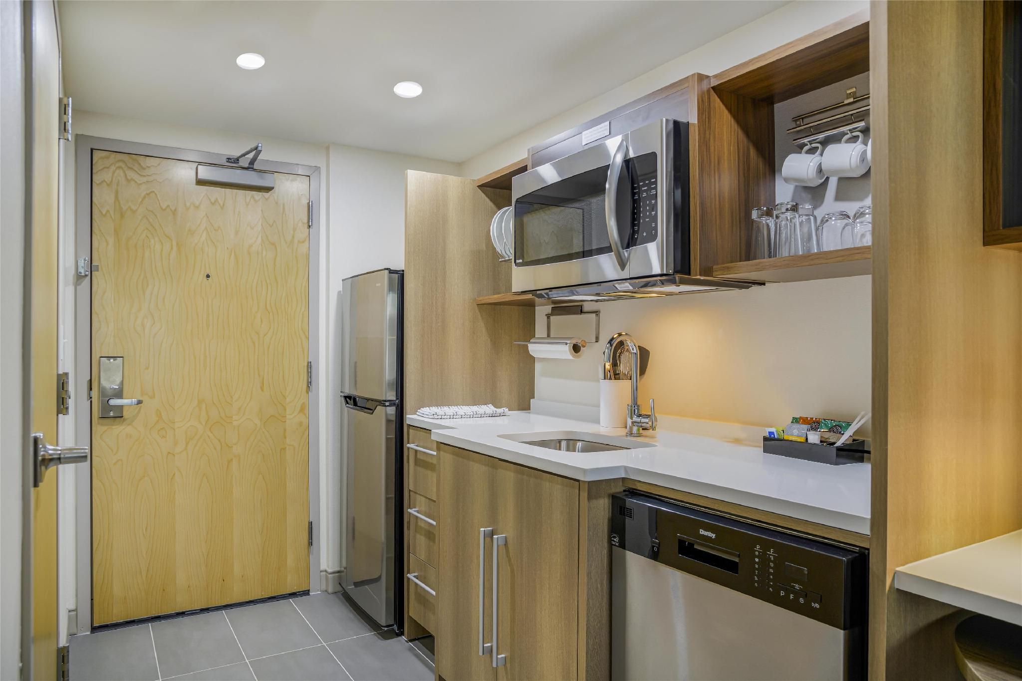 Home2 Suites by Hilton Guntersville 2 Queen Beds Studio Suite Water View 2