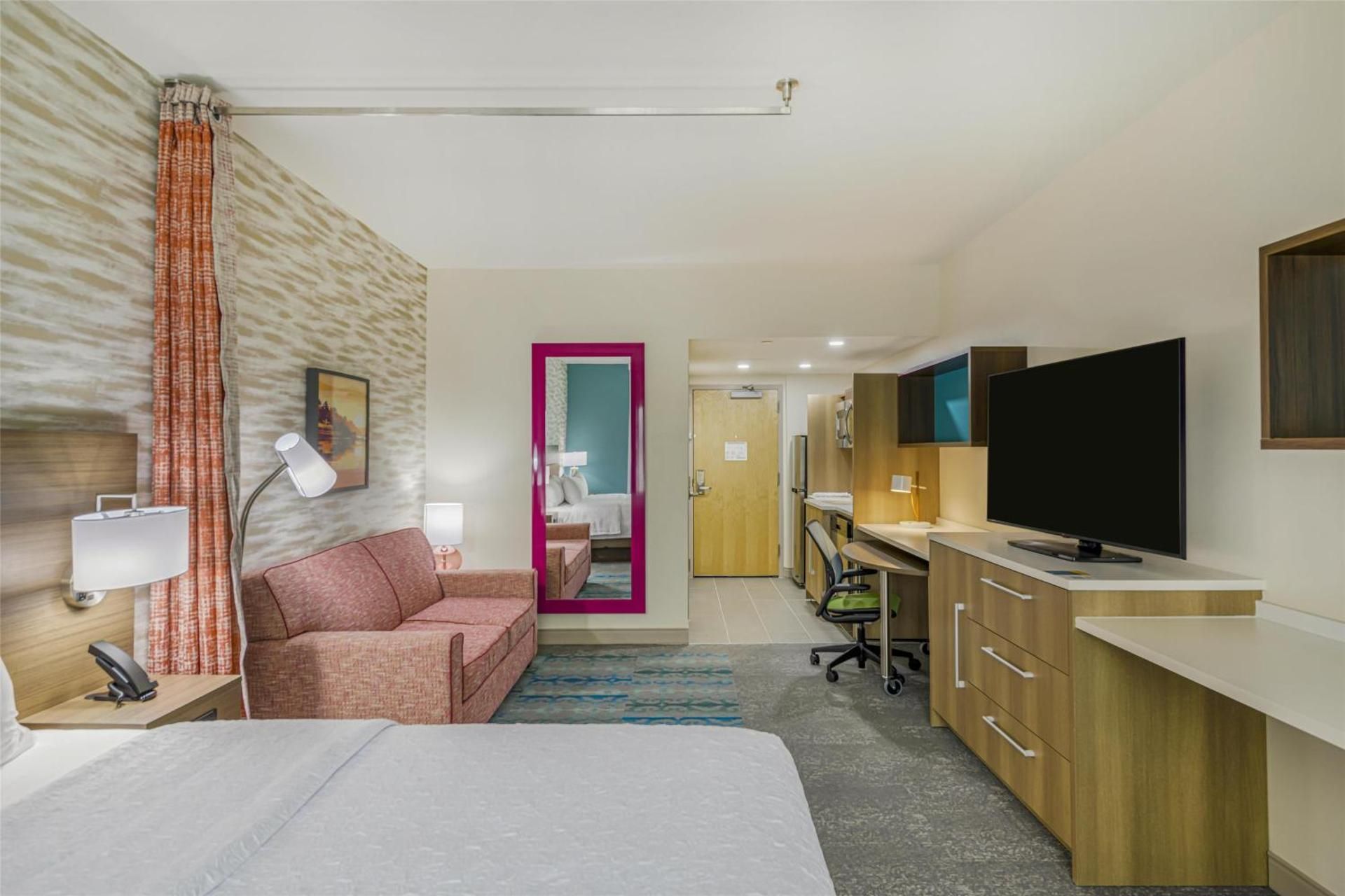 King Studio with Water View - Hearing Accessible