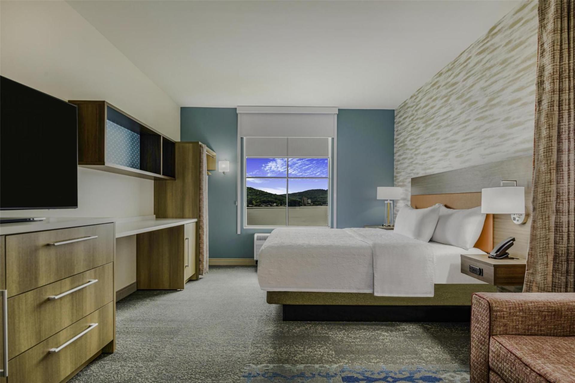 Home2 Suites by Hilton Guntersville Queen Studio with Two Queen Beds - Water View